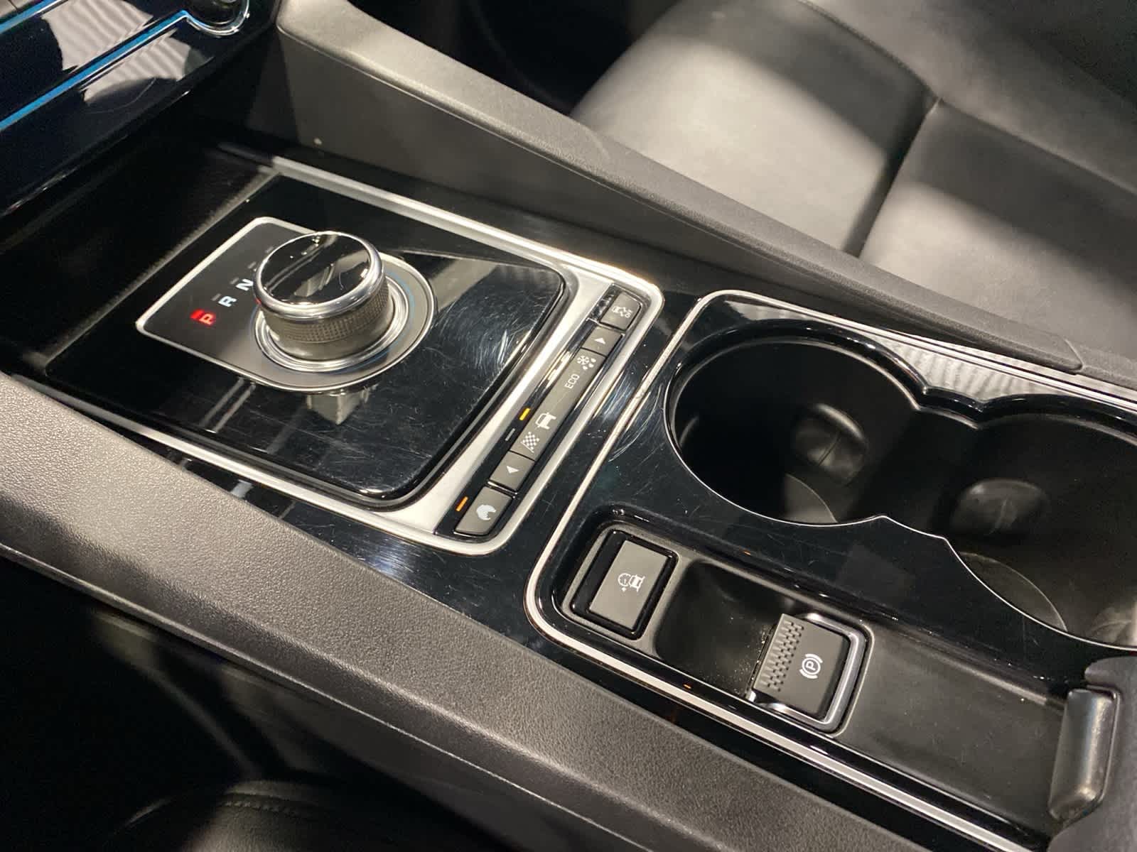 Thumbnail: 2017 Jaguar F-Pace - 23