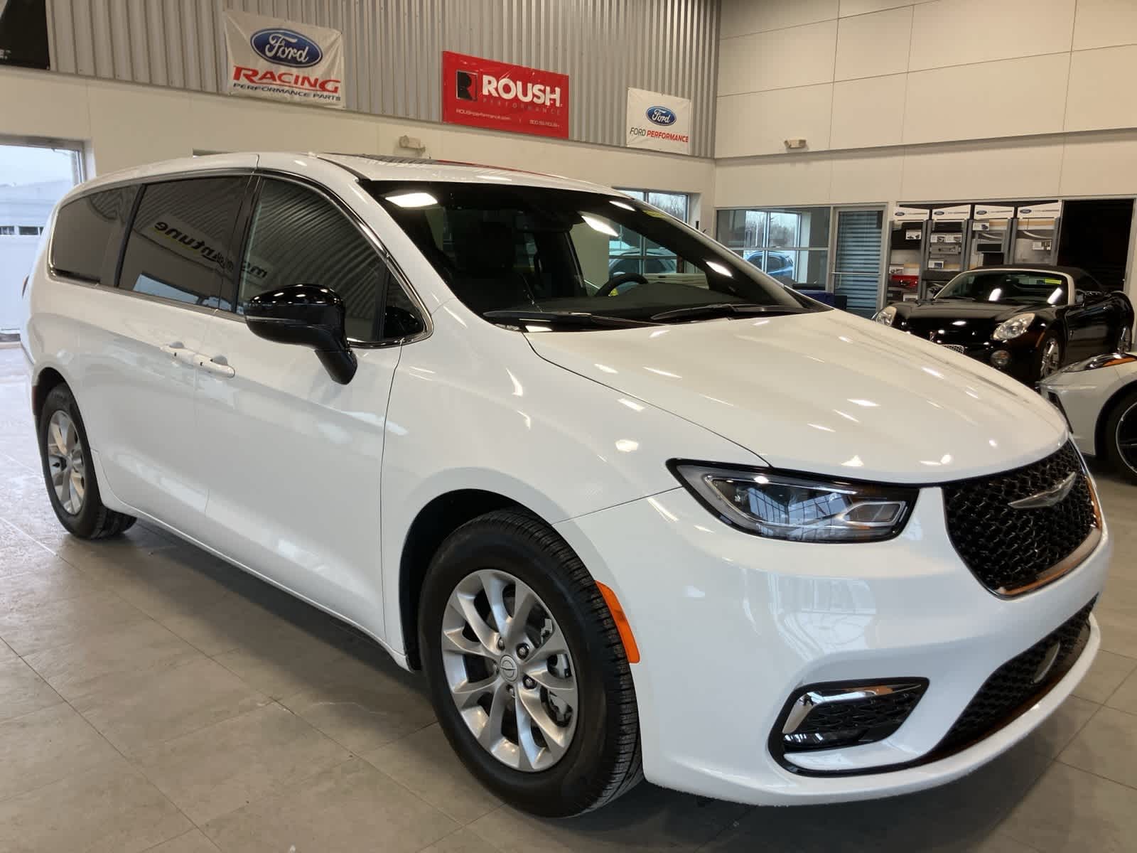 Thumbnail: 2026 Chrysler Pacifica - 3