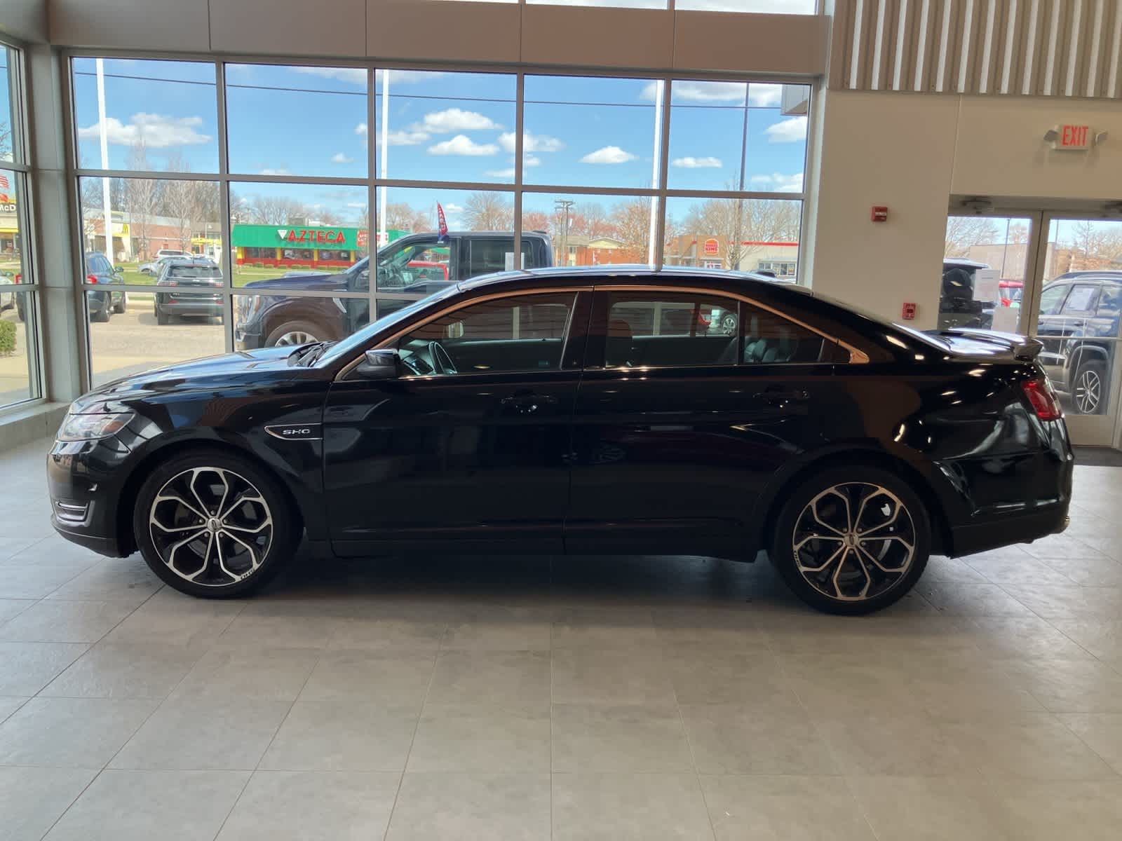 2016 Ford Taurus SHO 7