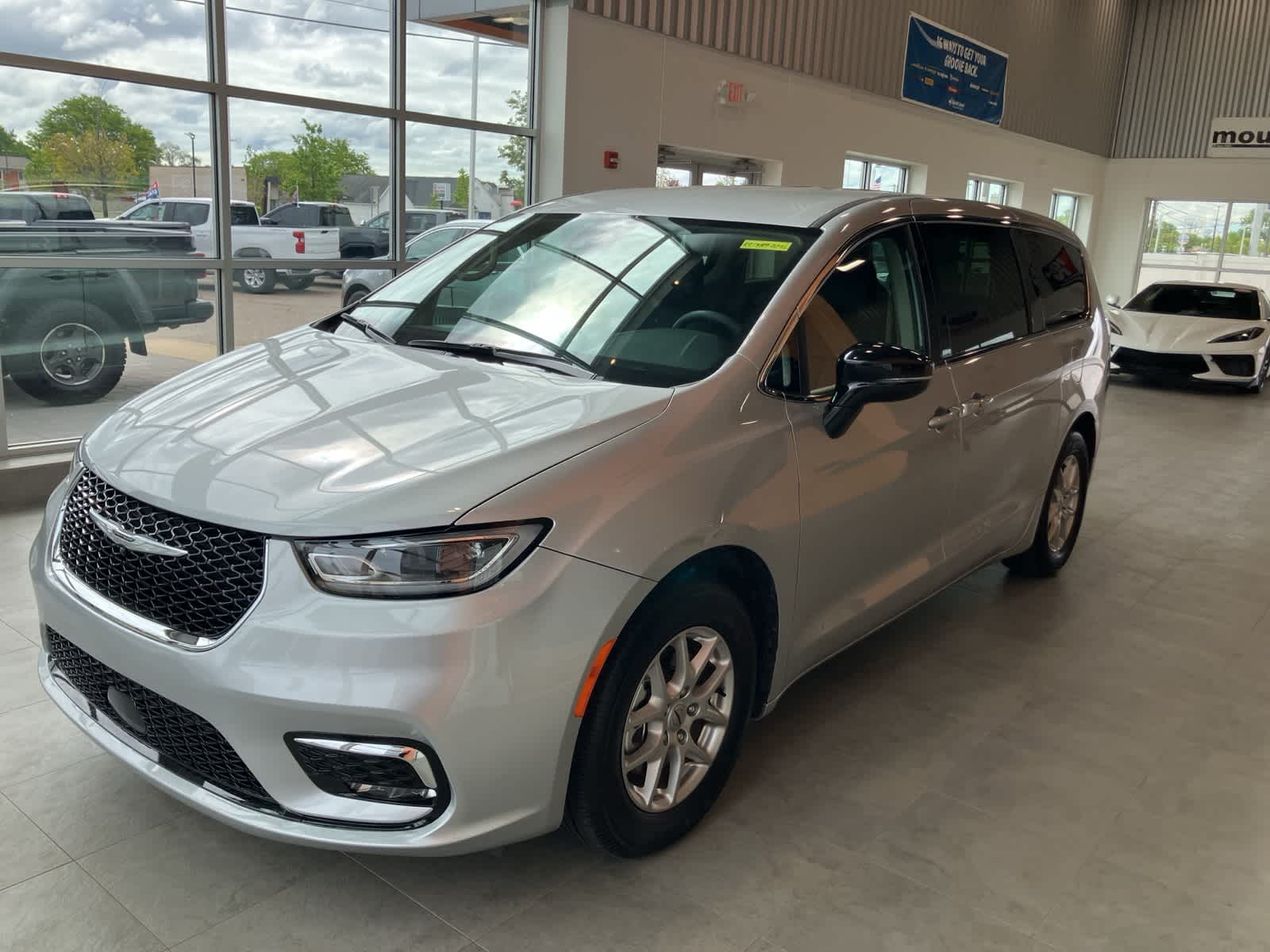 2024 Chrysler Pacifica Touring L -
                  Sterling Heights, MI