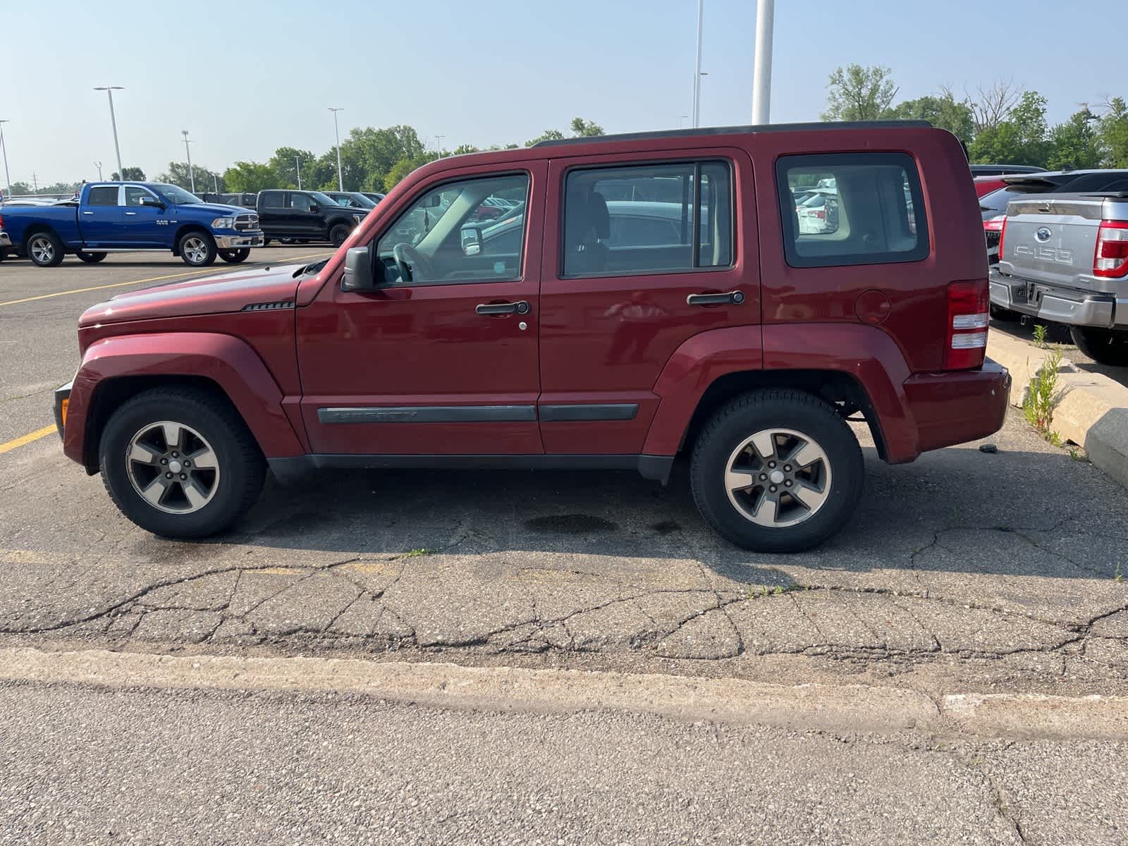 Thumbnail: 2008 Jeep Liberty - 6
