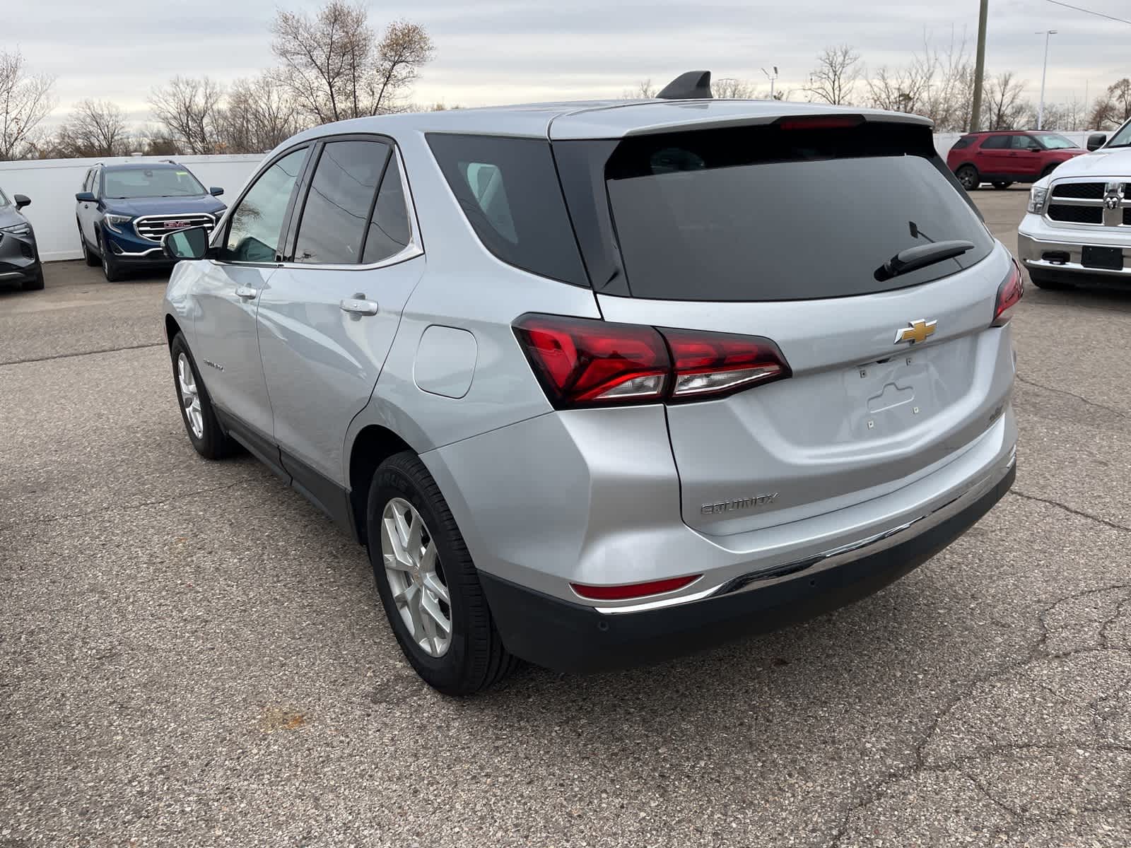 Thumbnail: 2022 Chevrolet Equinox - 9