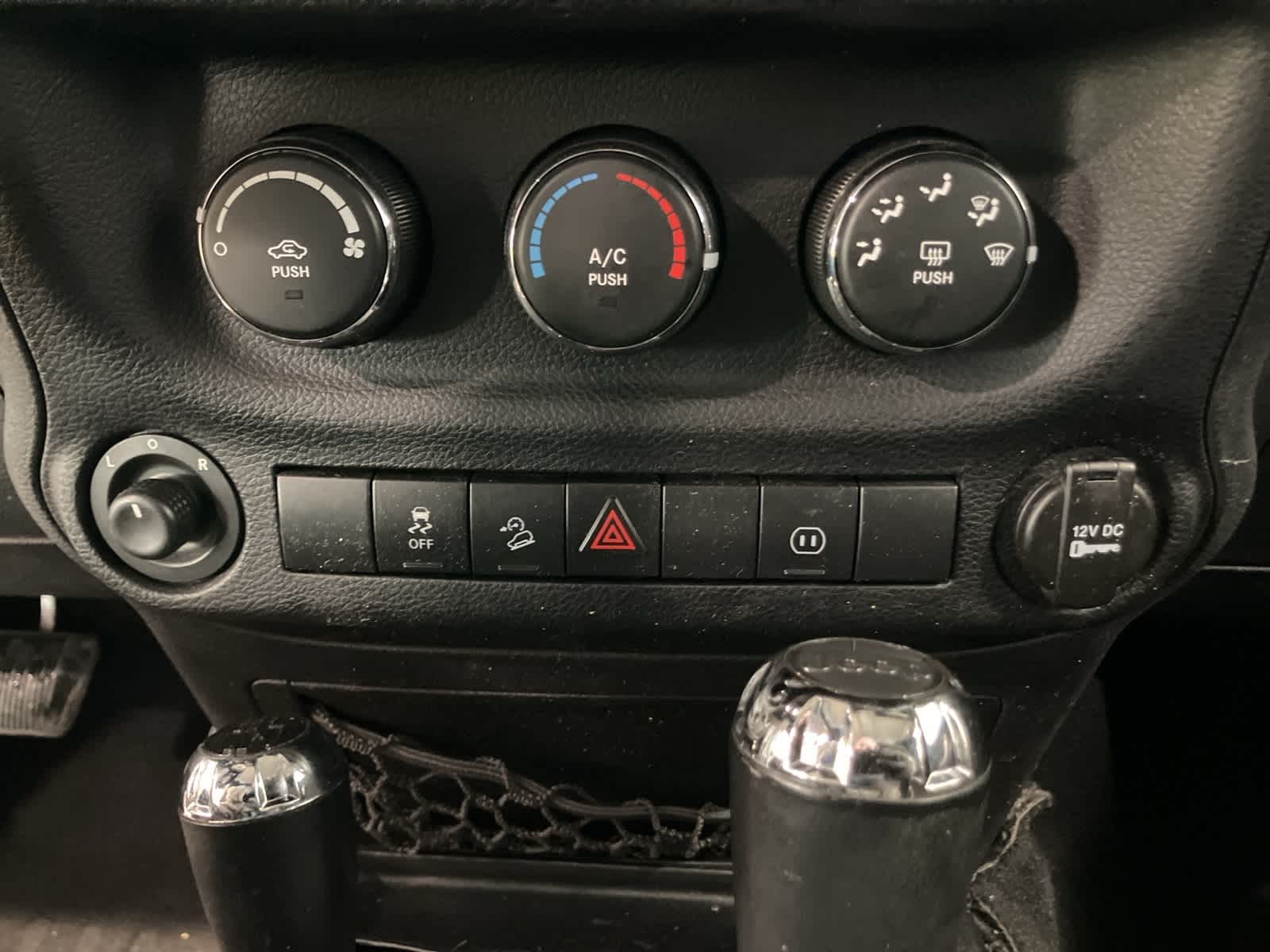 Thumbnail: 2012 Jeep Wrangler - 16