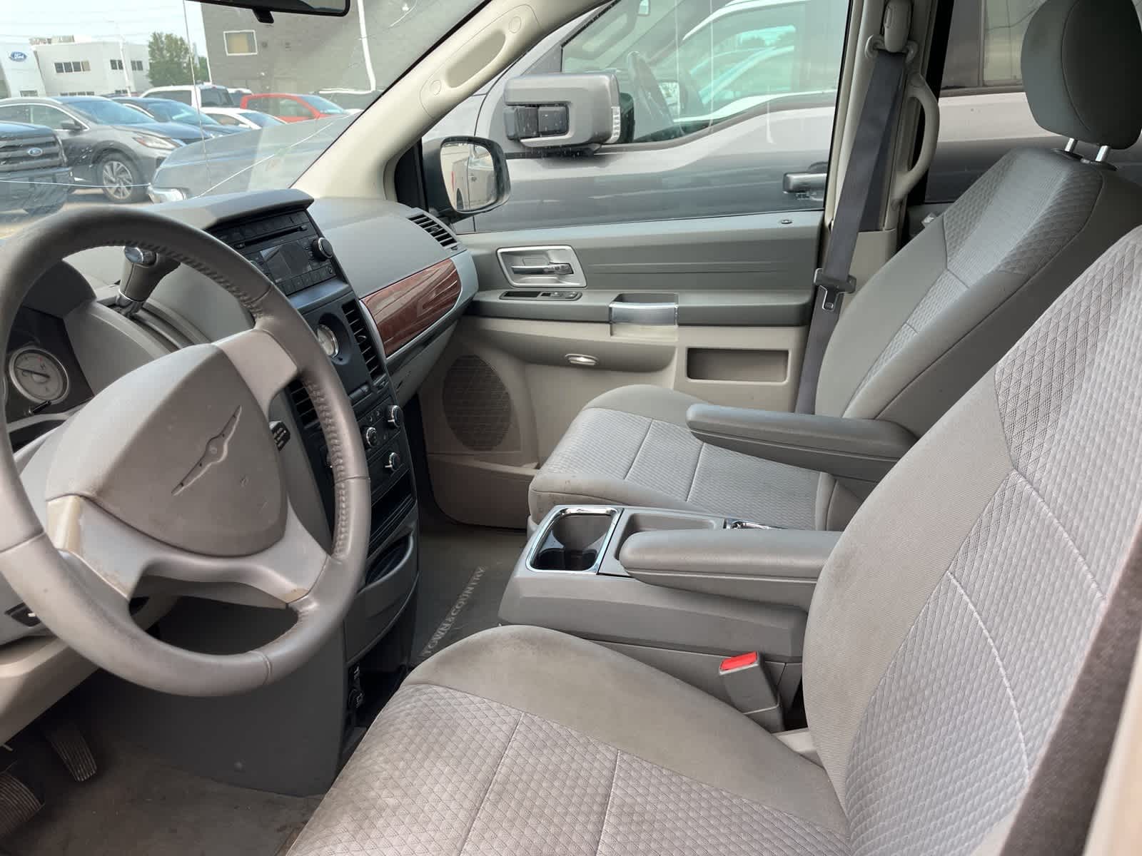 Thumbnail: 2008 Chrysler Town & Country - 21