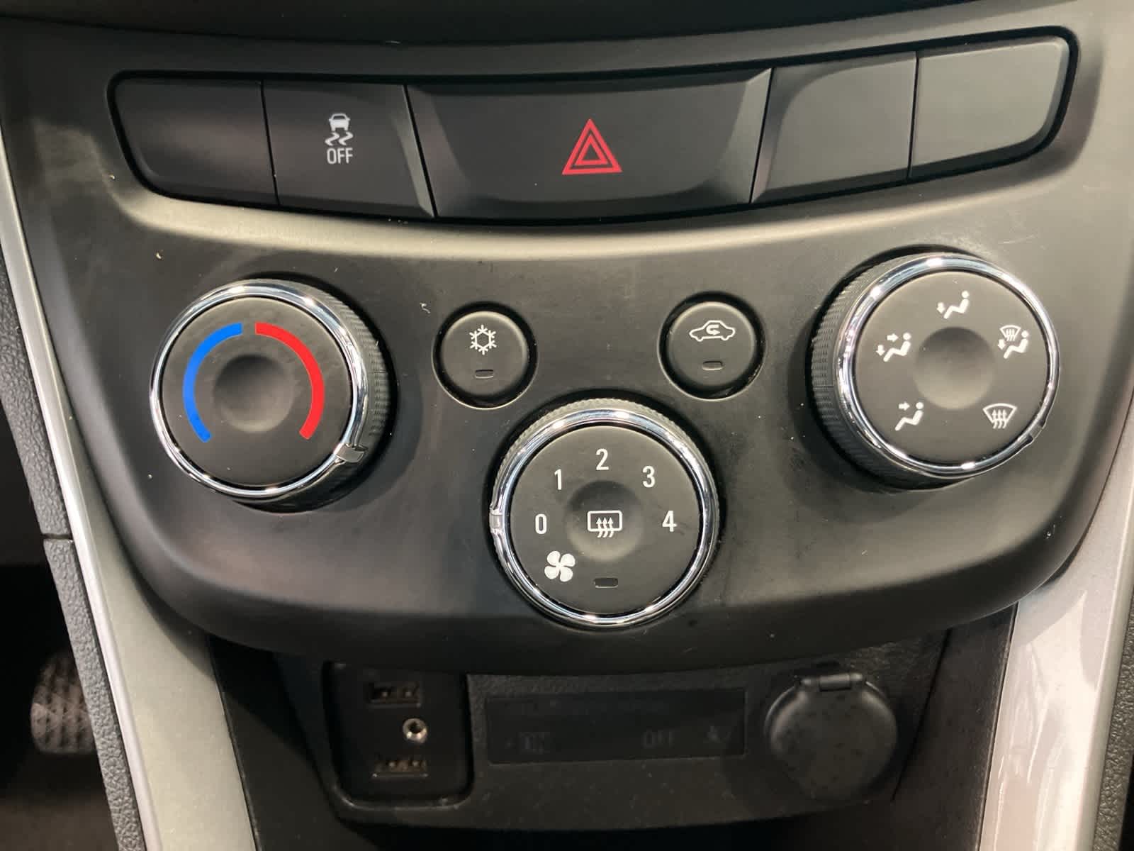 Thumbnail: 2017 Chevrolet Trax - 15