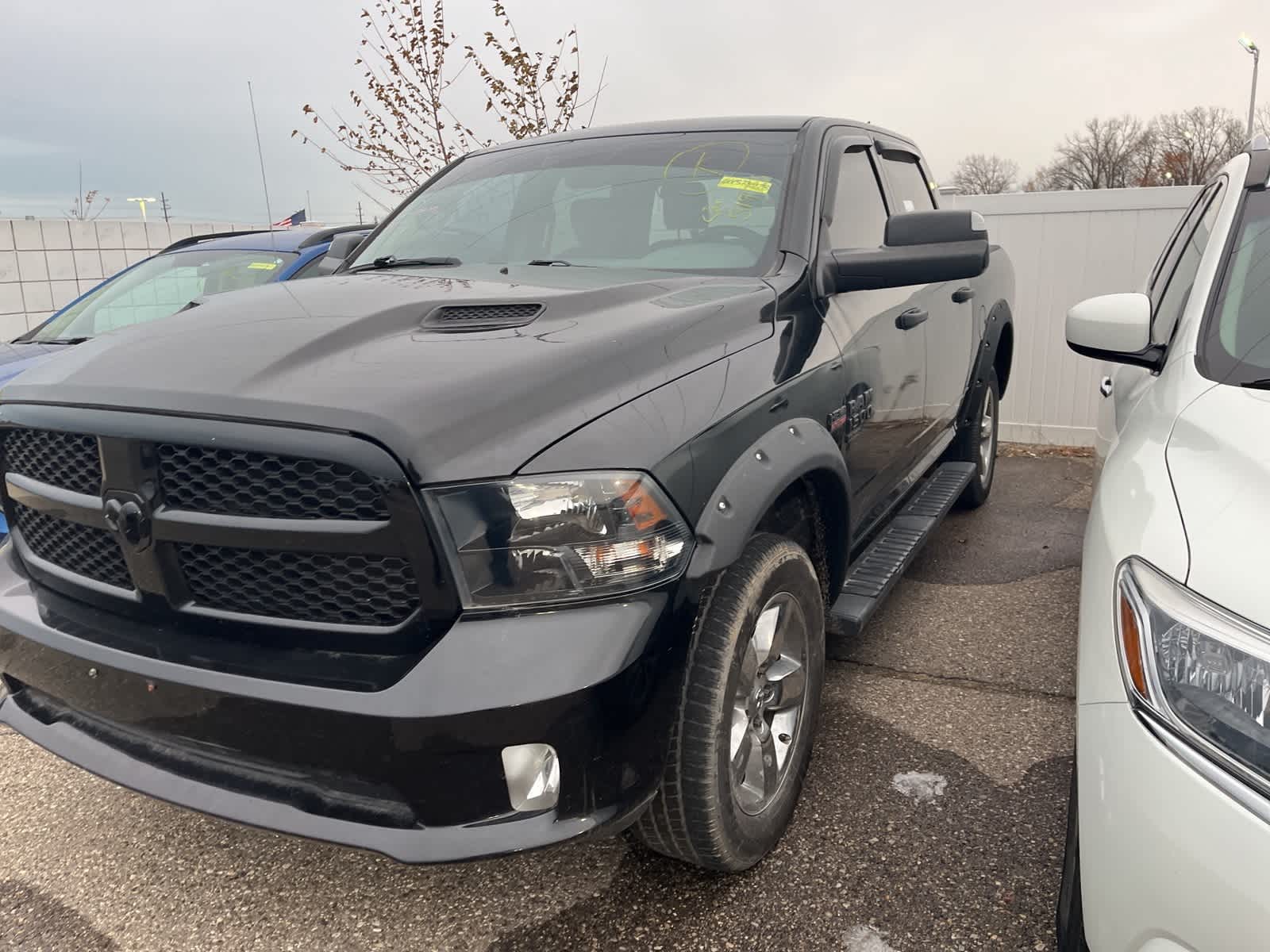 Thumbnail: 2019 RAM 1500 Classic - 4