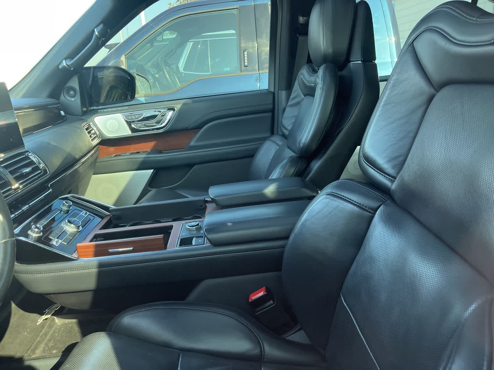 Thumbnail: 2023 Lincoln Navigator - 24