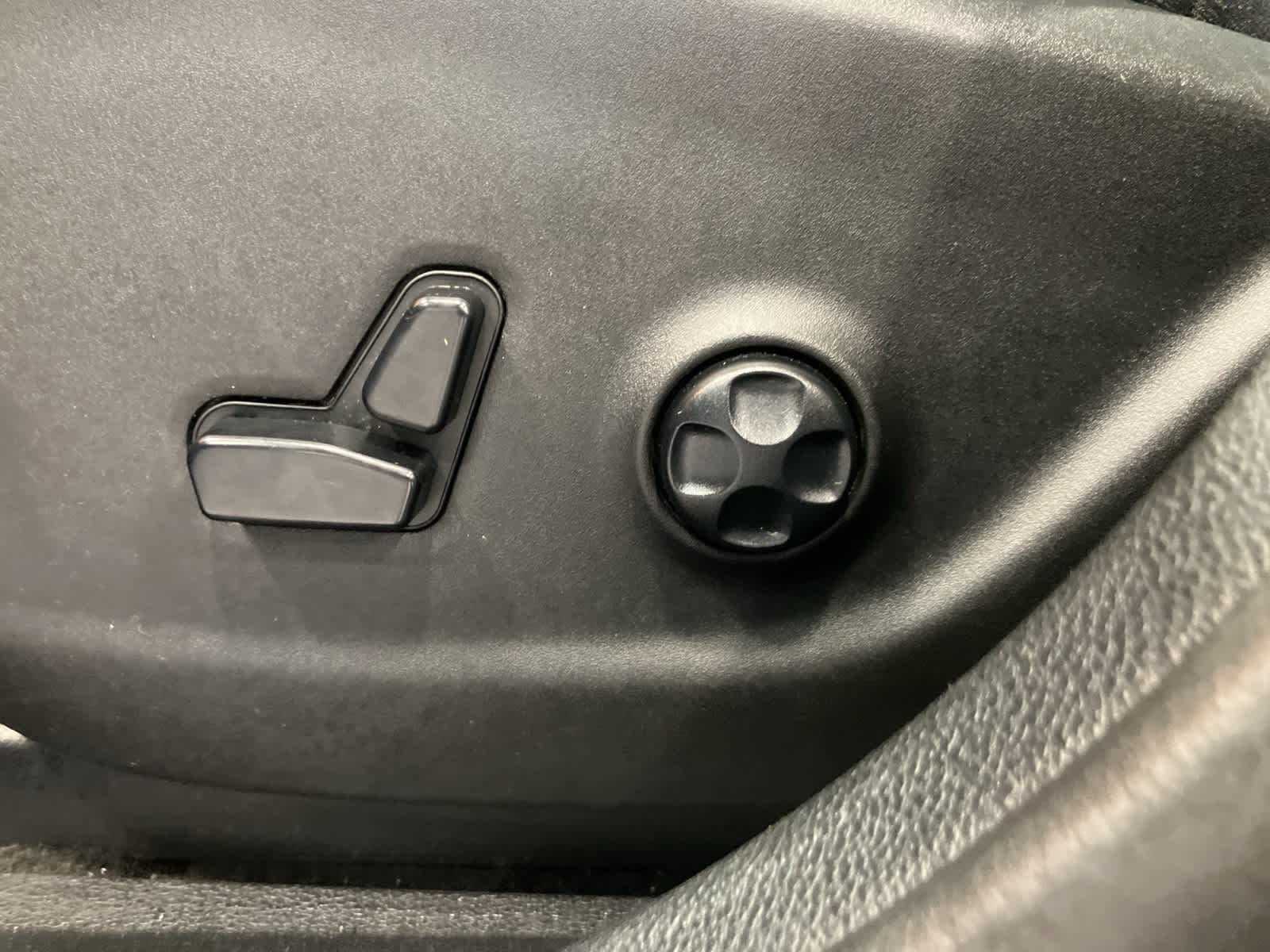 Thumbnail: 2020 Jeep Cherokee - 13