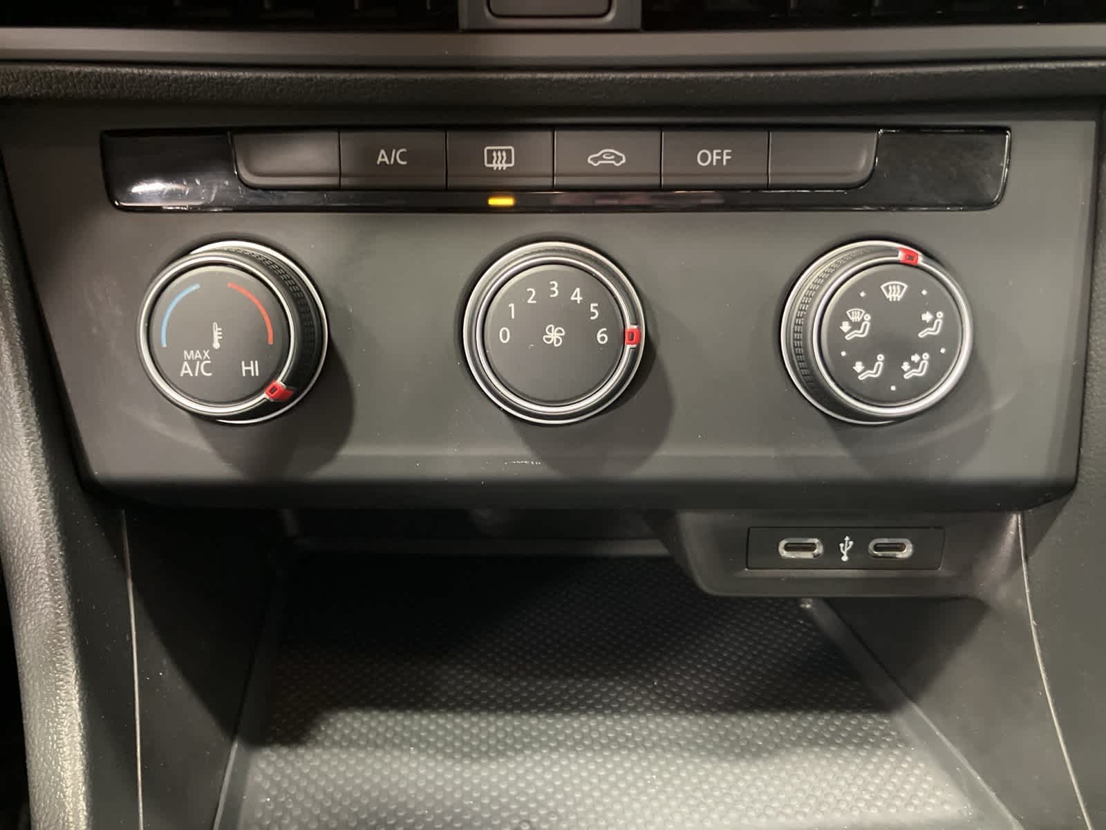 Thumbnail: 2024 Volkswagen Jetta - 18