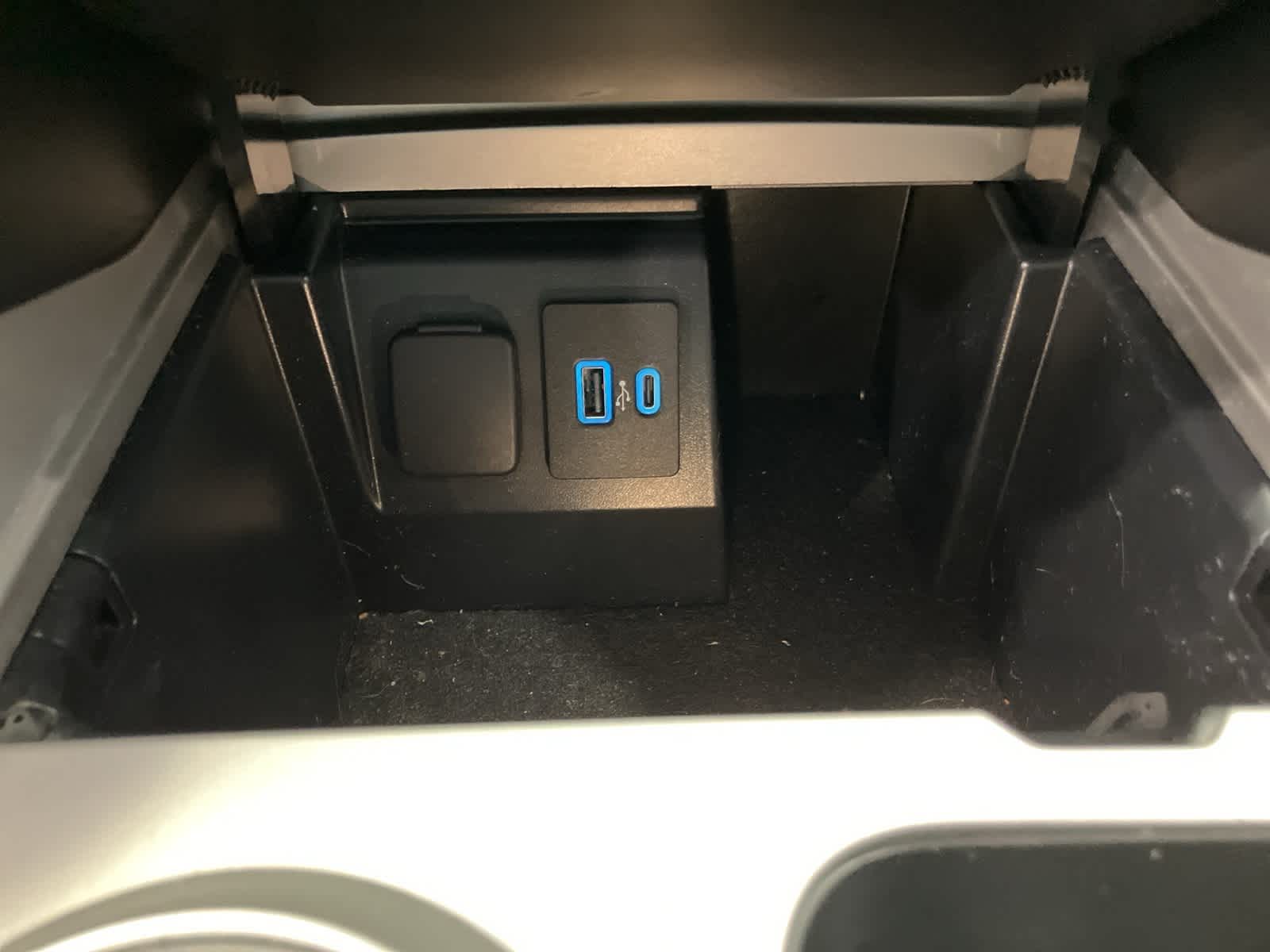 Thumbnail: 2022 Ford Explorer - 17