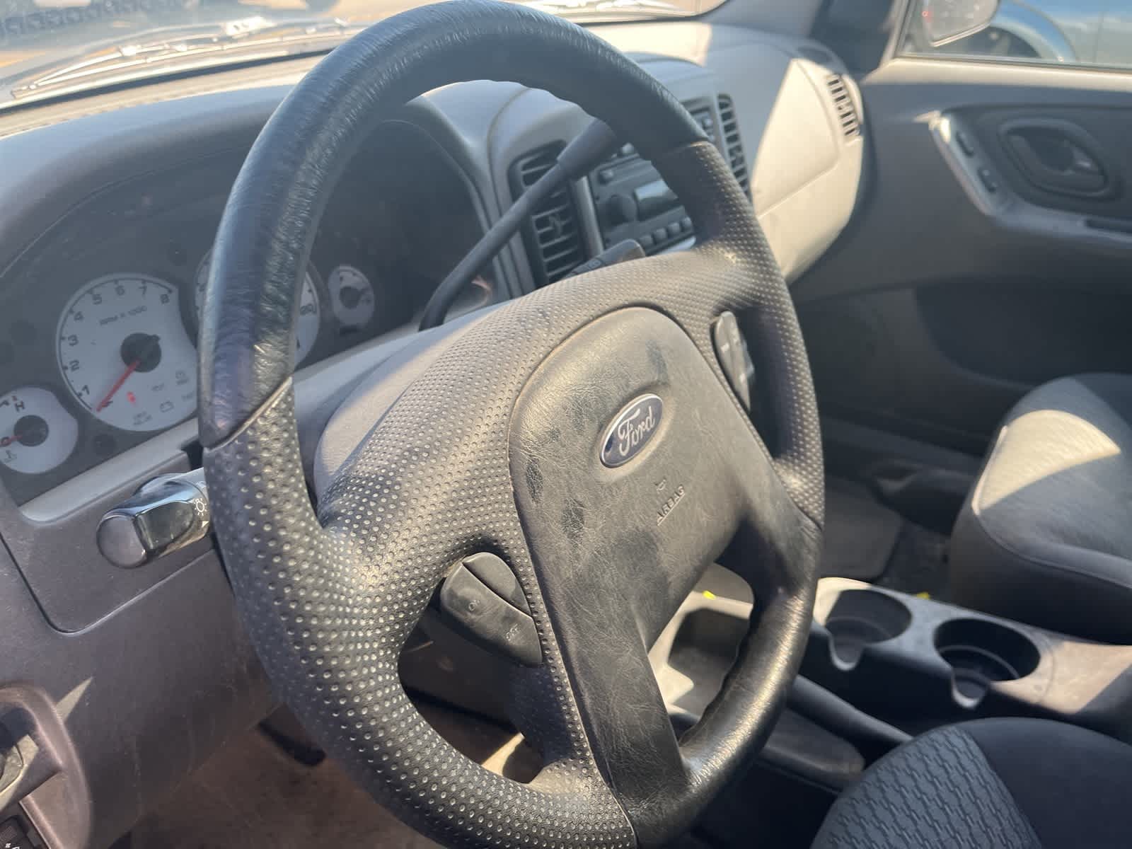 Thumbnail: 2004 Ford Escape - 26