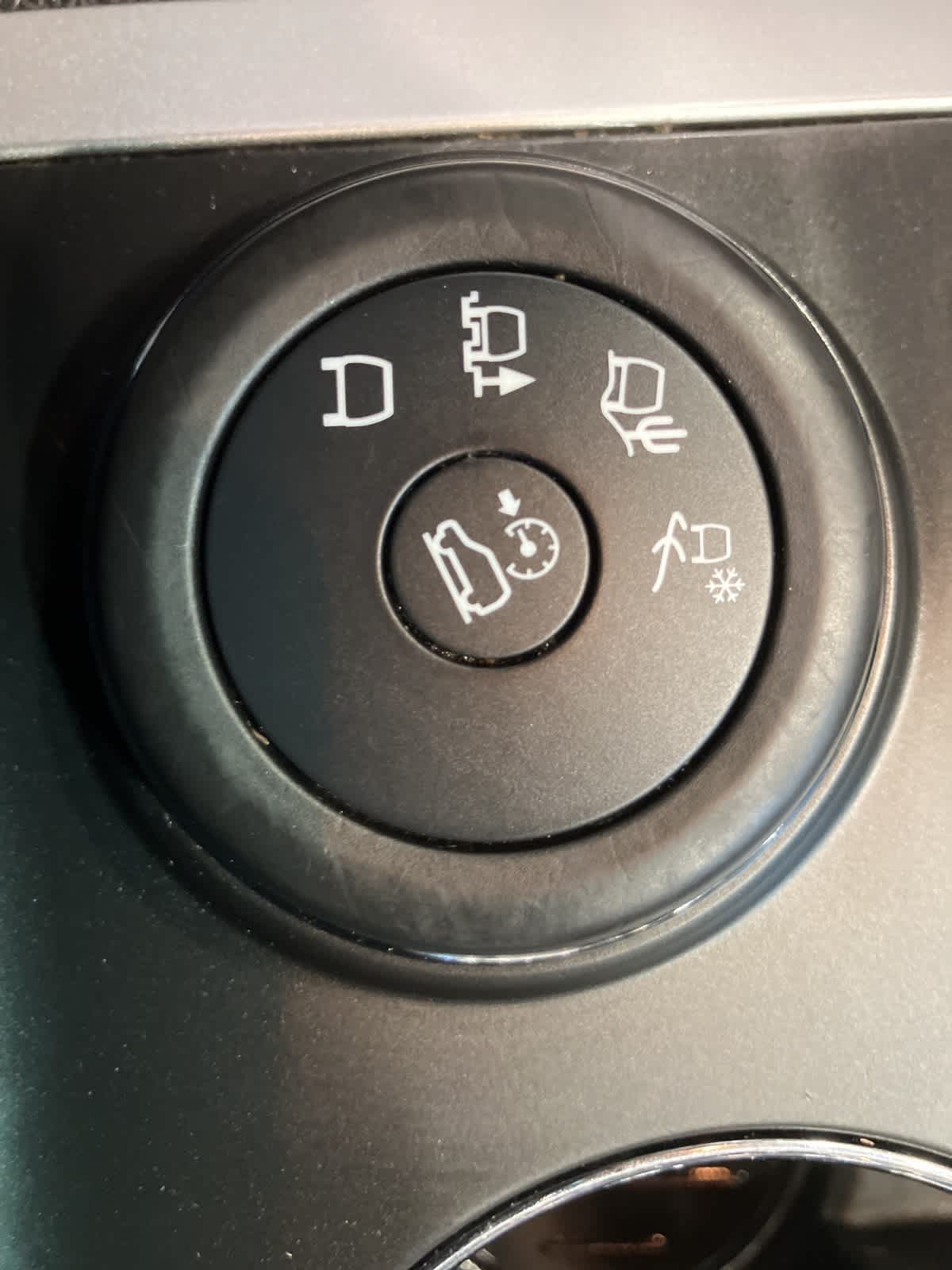 Thumbnail: 2015 Ford Explorer - 17