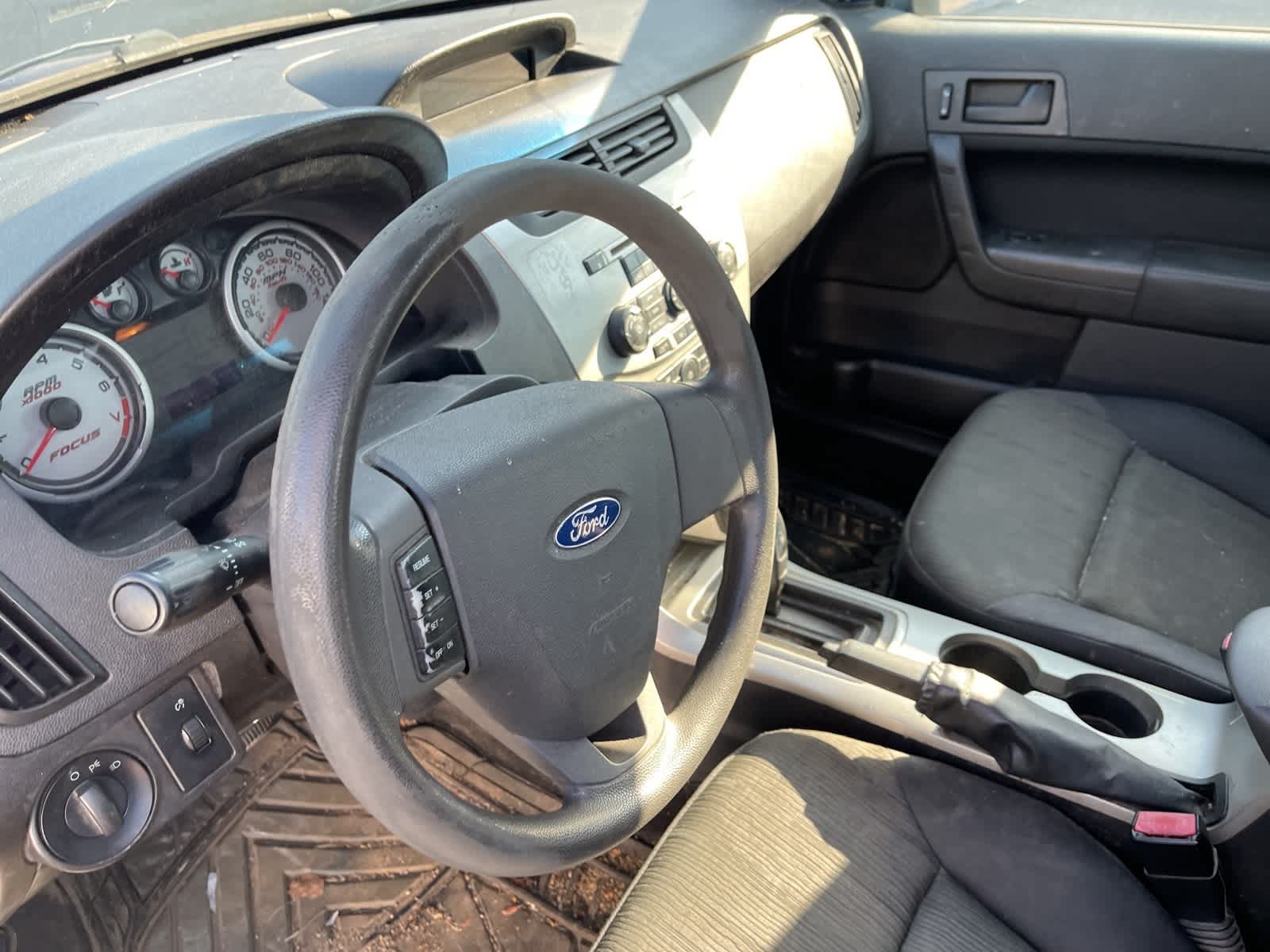 Thumbnail: 2011 Ford Focus - 23