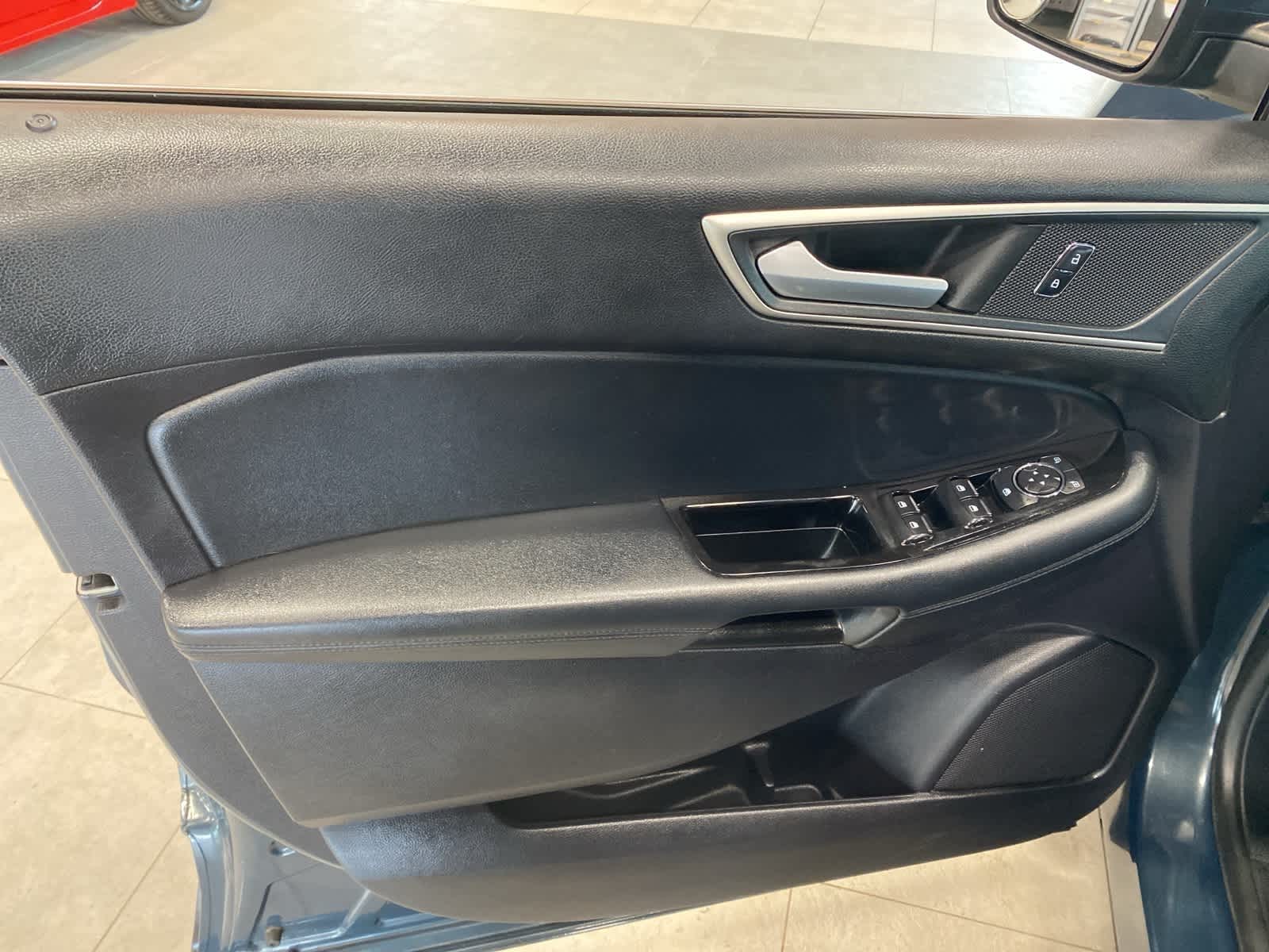 Thumbnail: 2019 Ford Edge - 17