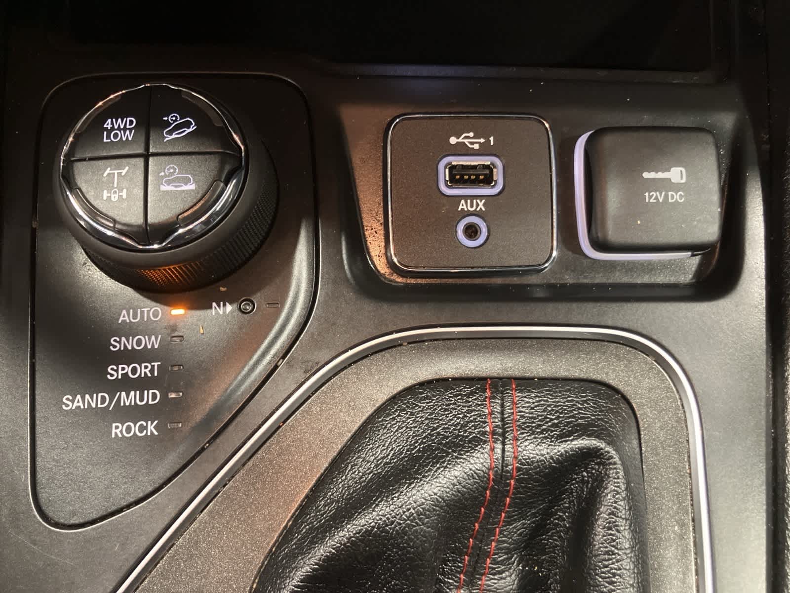 Thumbnail: 2019 Jeep Cherokee - 17