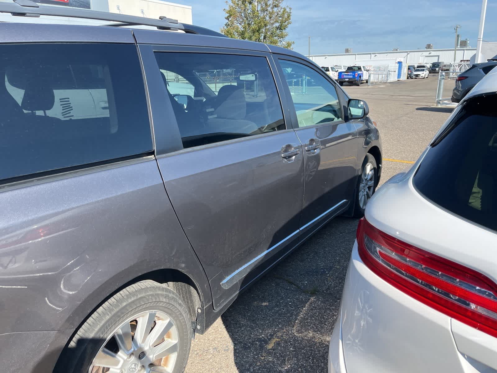 Thumbnail: 2015 Toyota Sienna - 16