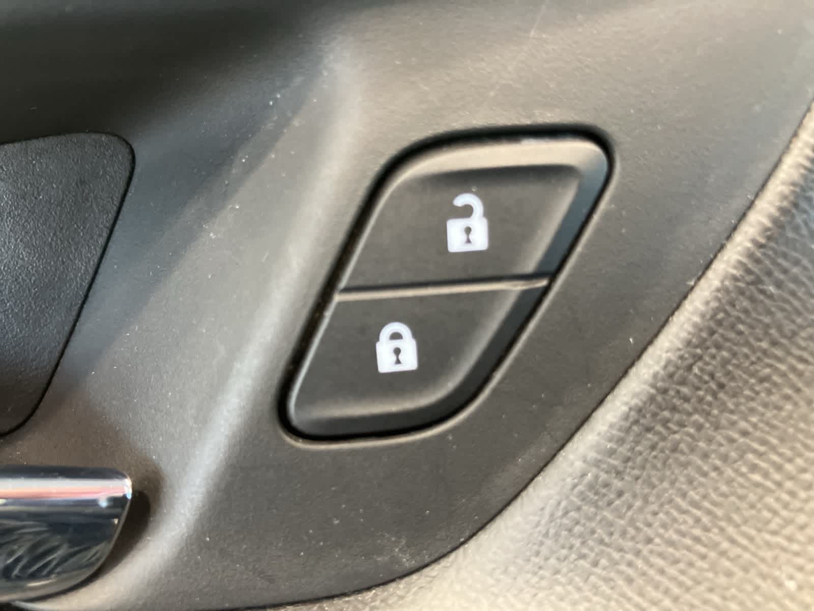 Thumbnail: 2017 Chevrolet Volt - 14