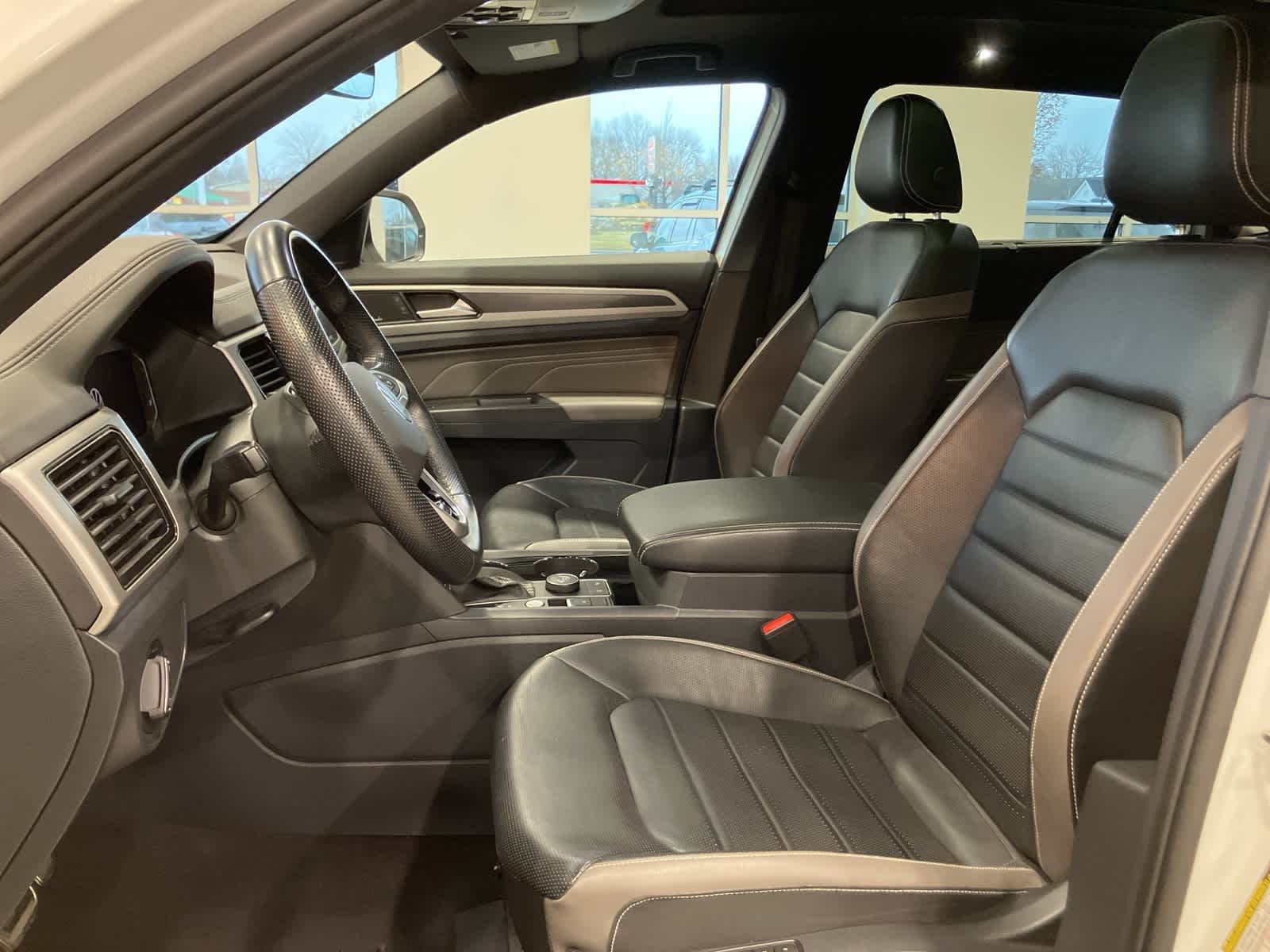 Thumbnail: 2023 Volkswagen Atlas - 12