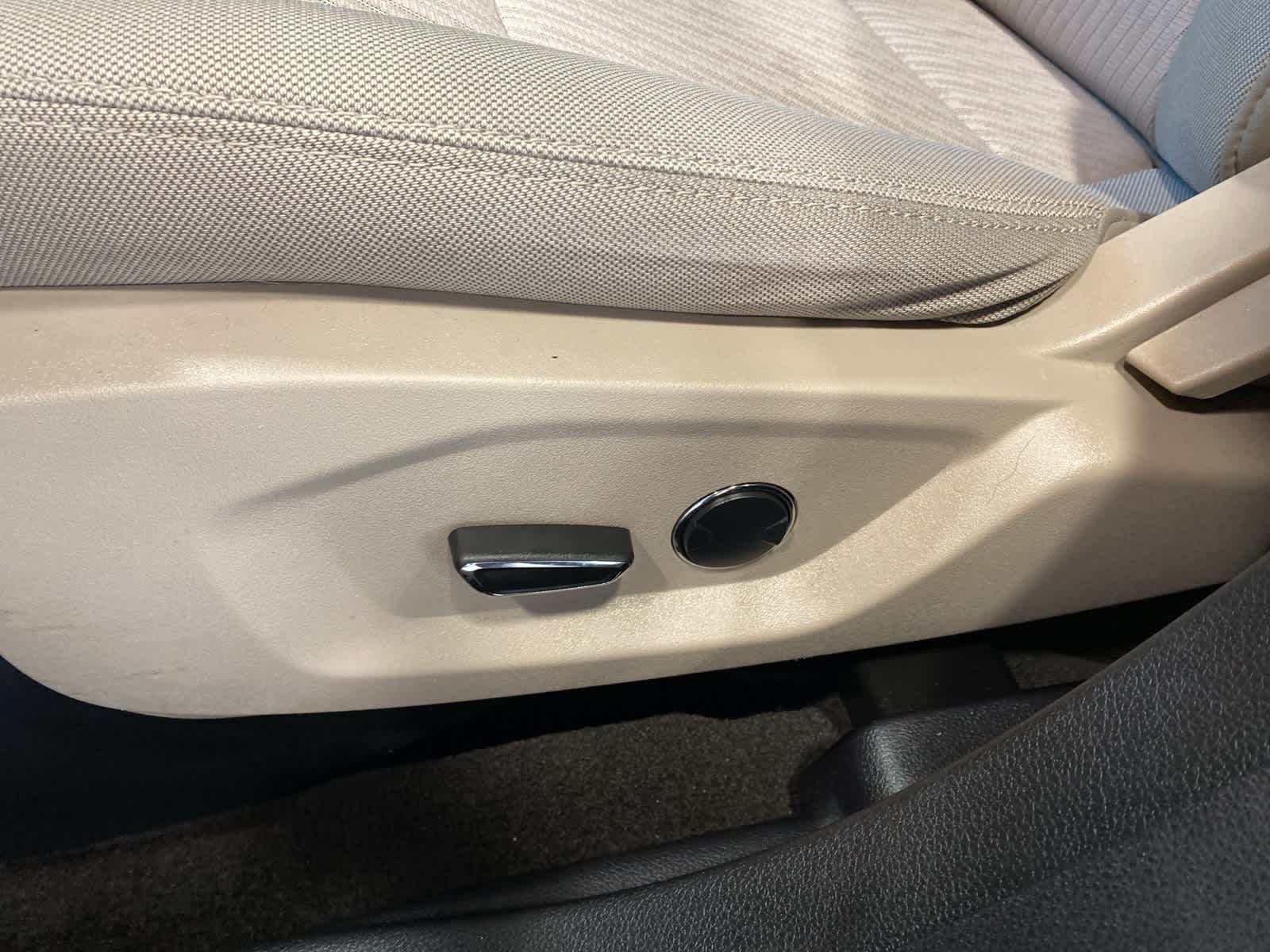 Thumbnail: 2018 Ford Explorer - 16