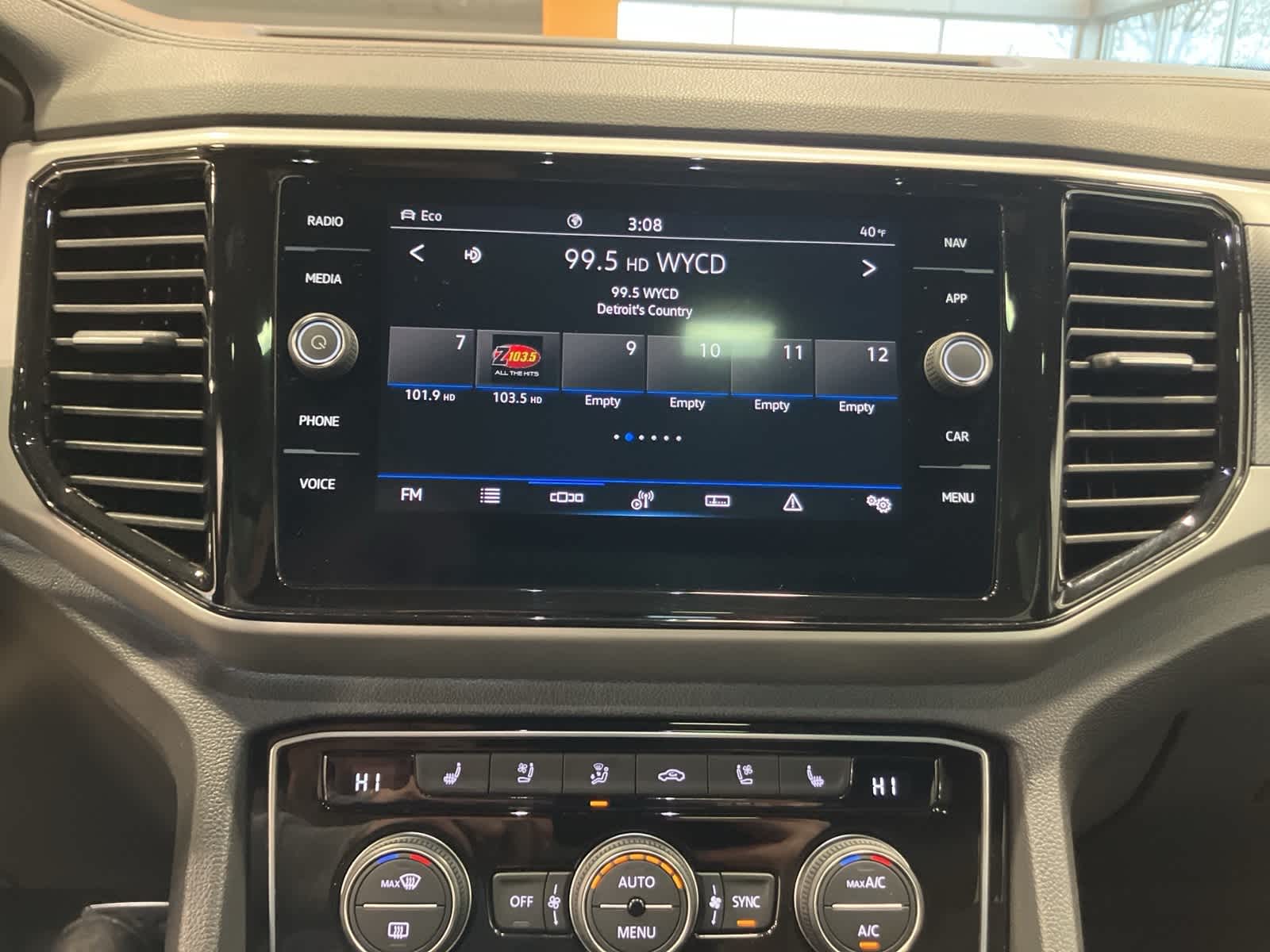 Thumbnail: 2023 Volkswagen Atlas - 24