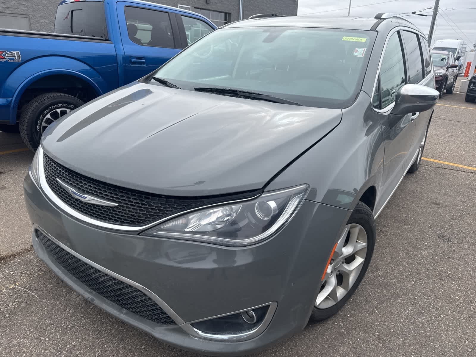 2020 Chrysler Pacifica Limited -
                  Sterling Heights, MI