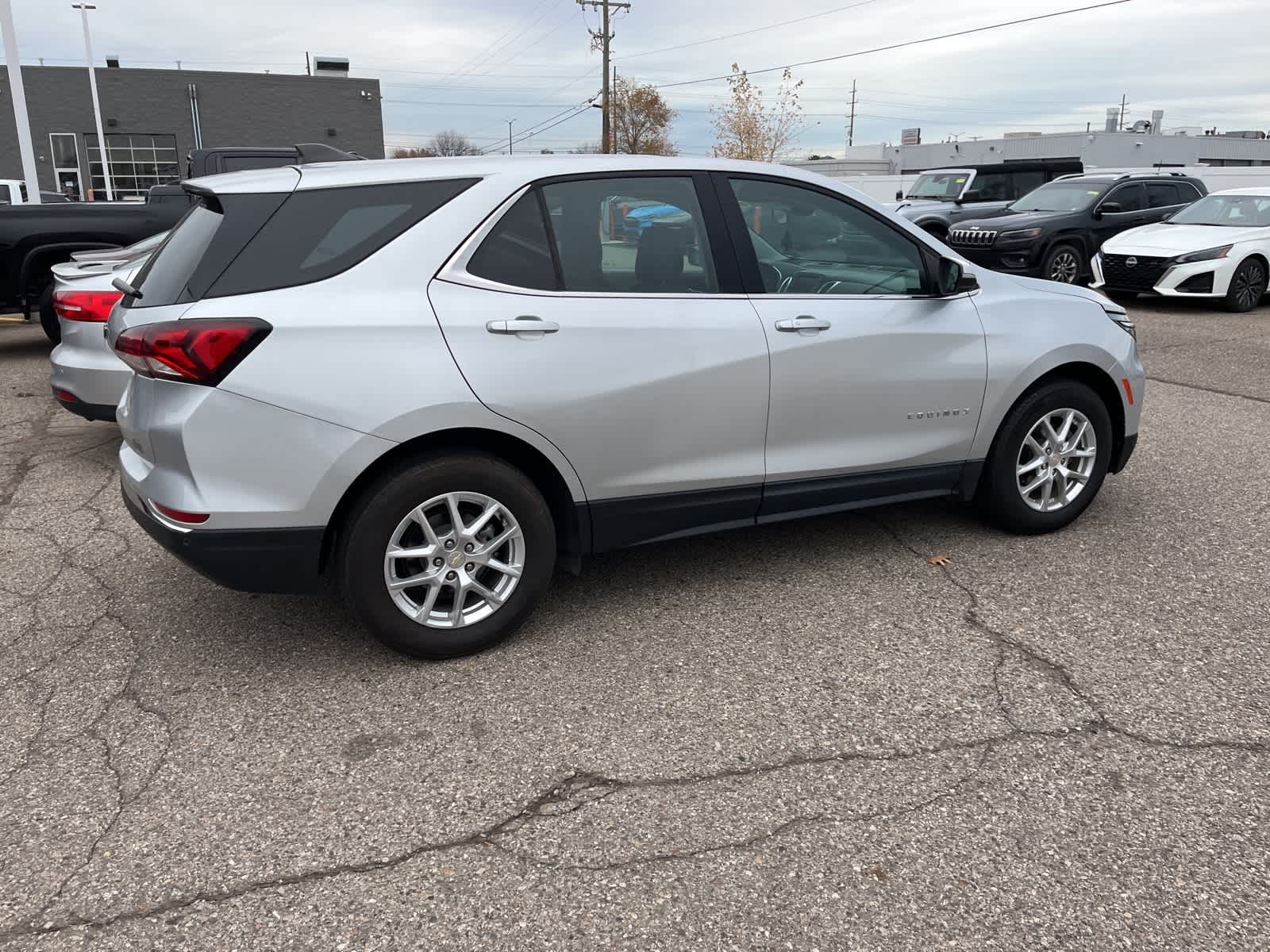 Thumbnail: 2022 Chevrolet Equinox - 16