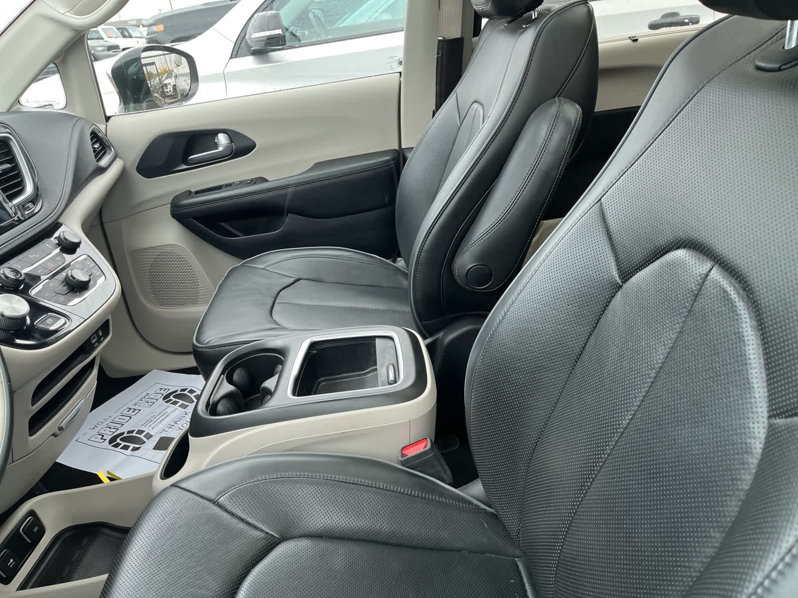 Thumbnail: 2020 Chrysler Pacifica - 25