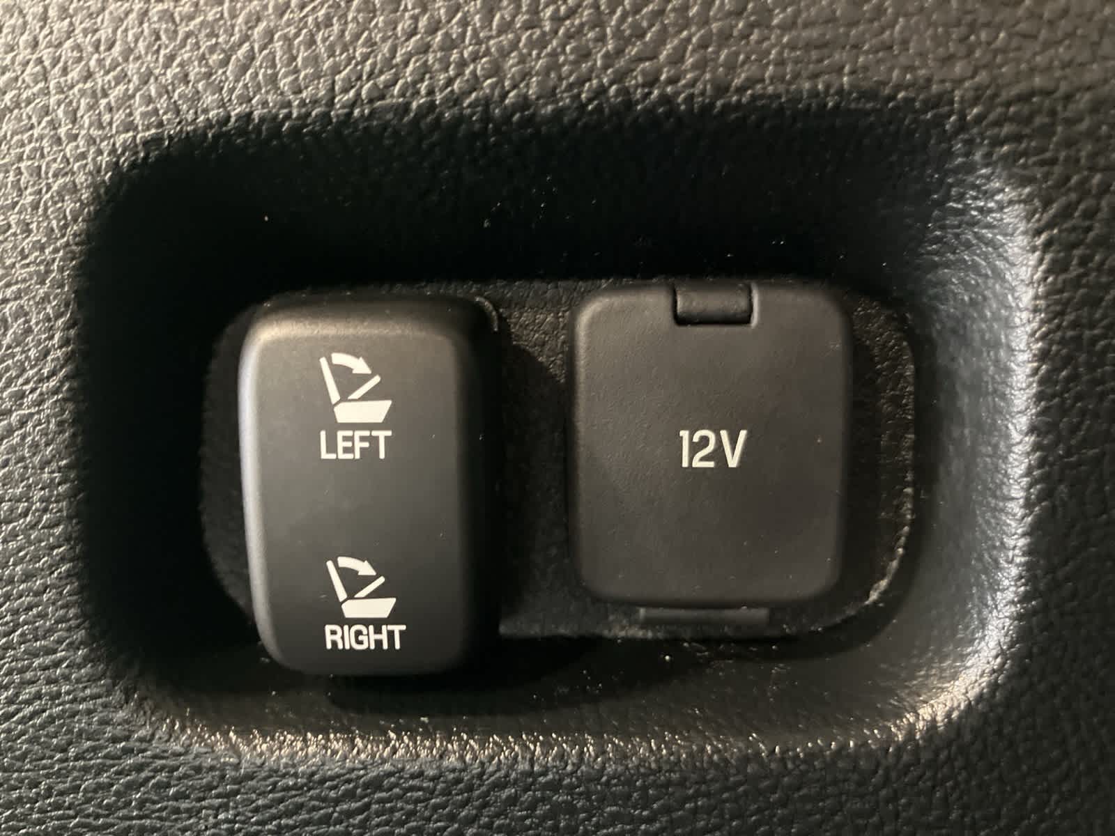 Thumbnail: 2023 Ford Edge - 32