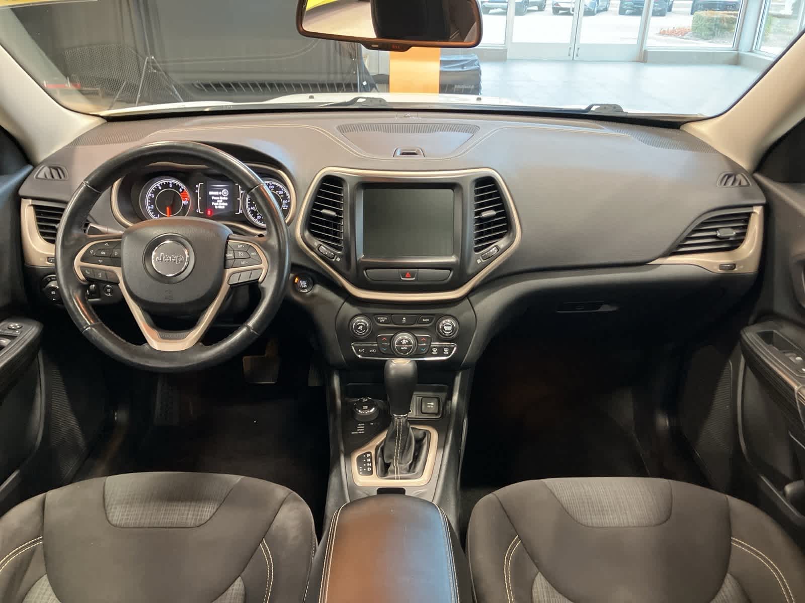 Thumbnail: 2016 Jeep Cherokee - 28