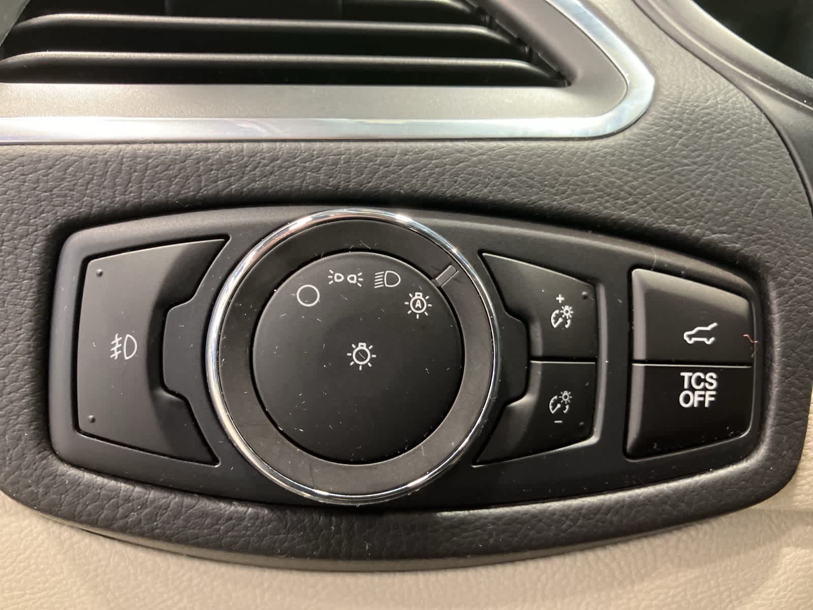 Thumbnail: 2023 Ford Edge - 14