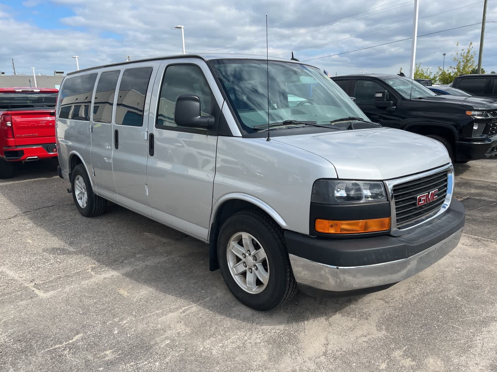 Thumbnail: 2014 GMC Savana - 17