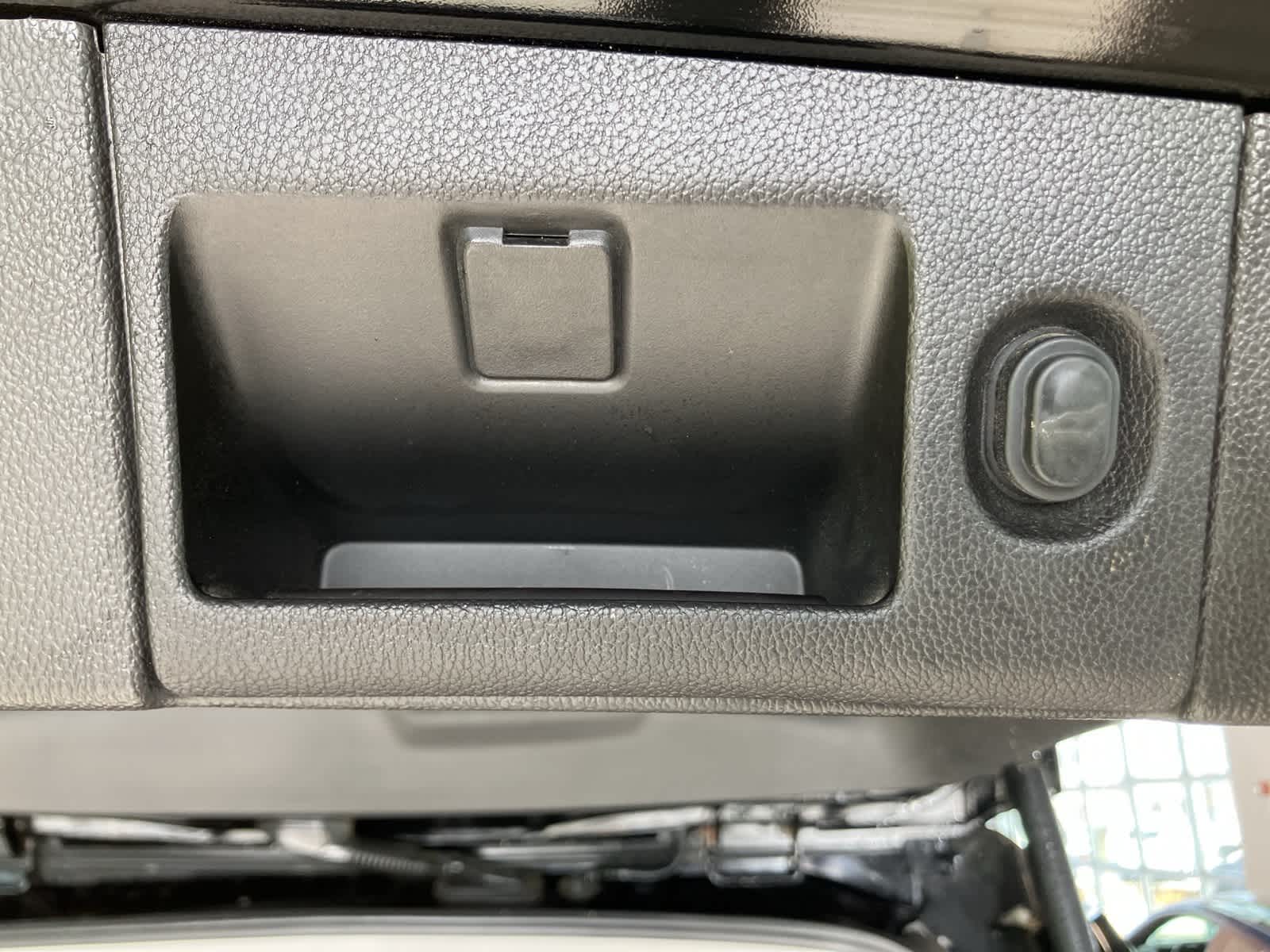 Thumbnail: 2020 GMC Yukon - 32