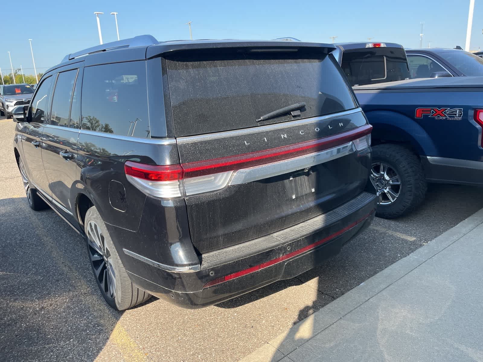 Thumbnail: 2023 Lincoln Navigator - 10
