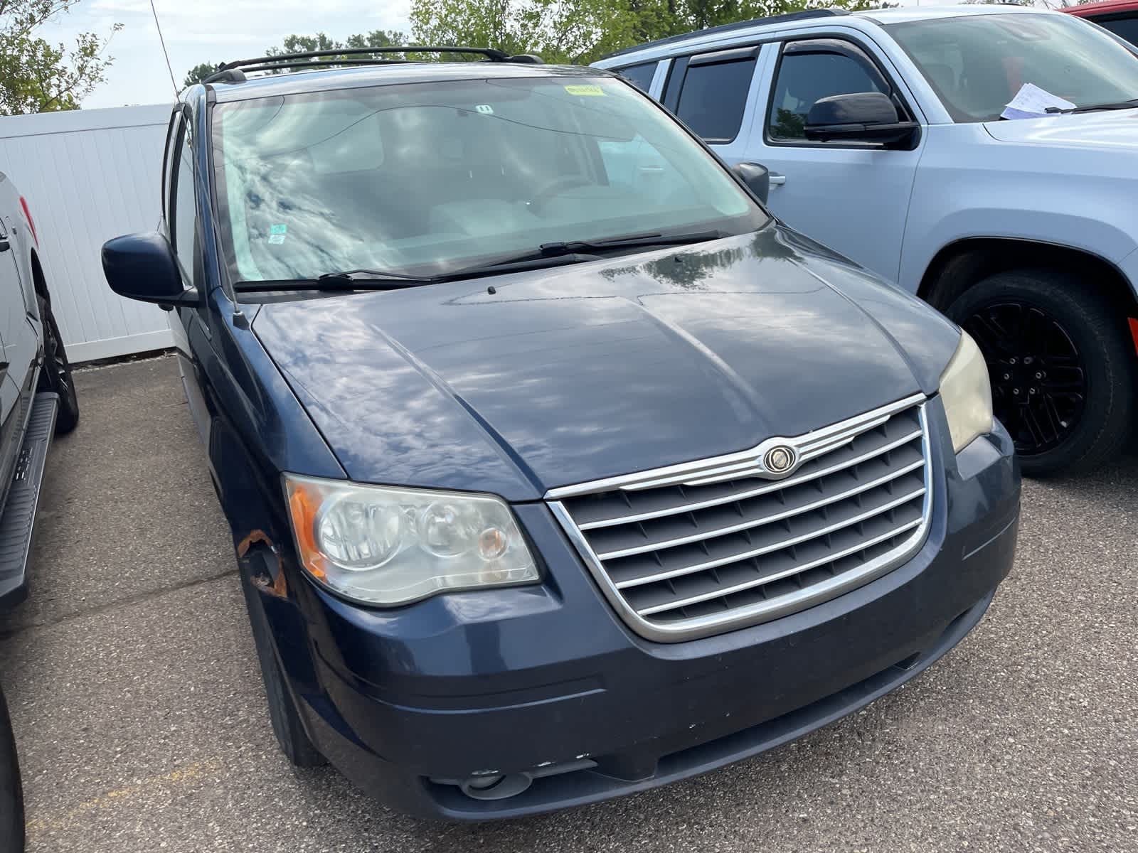 Thumbnail: 2008 Chrysler Town & Country - 18