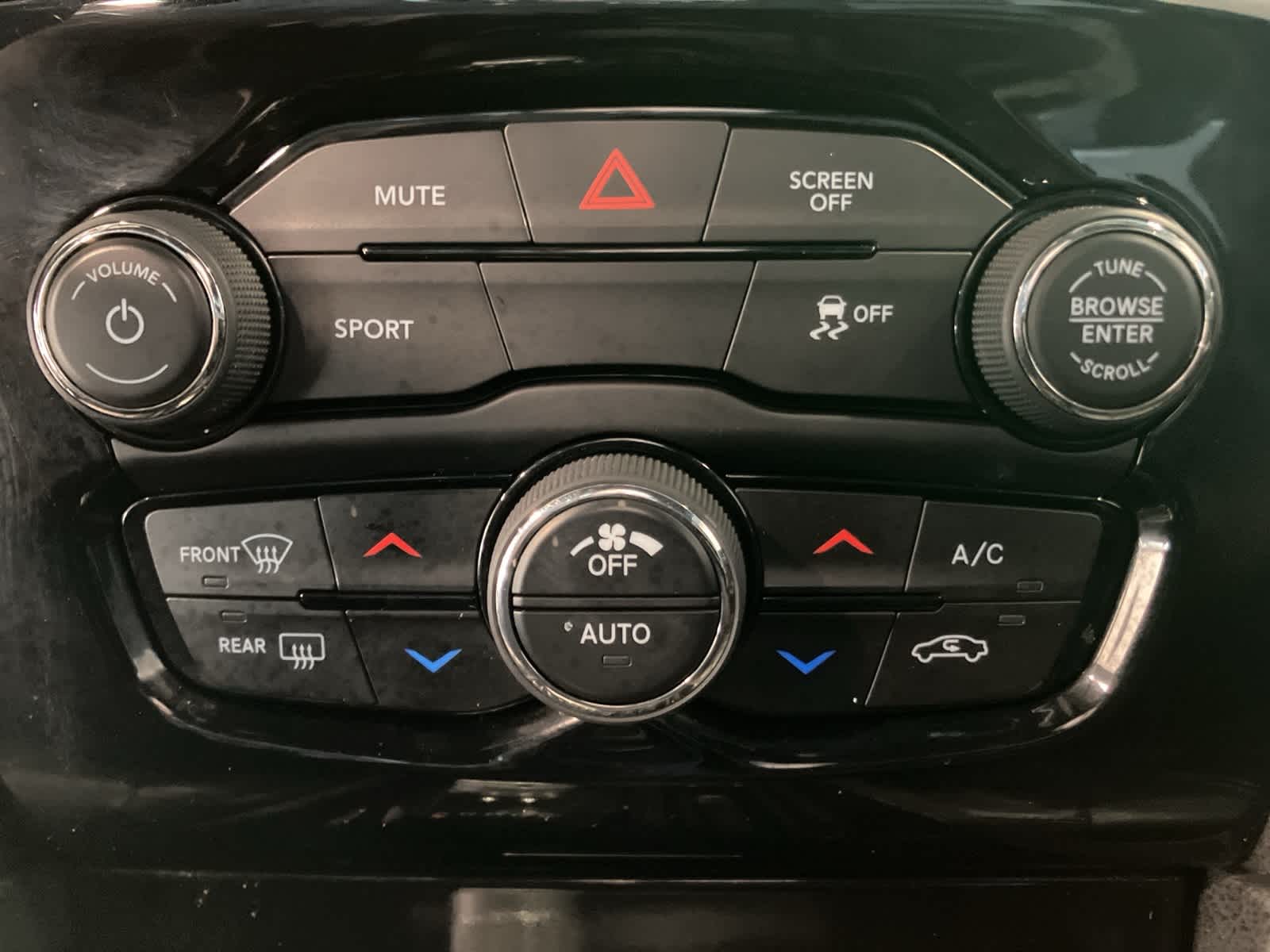 Thumbnail: 2017 Chrysler 300 - 19