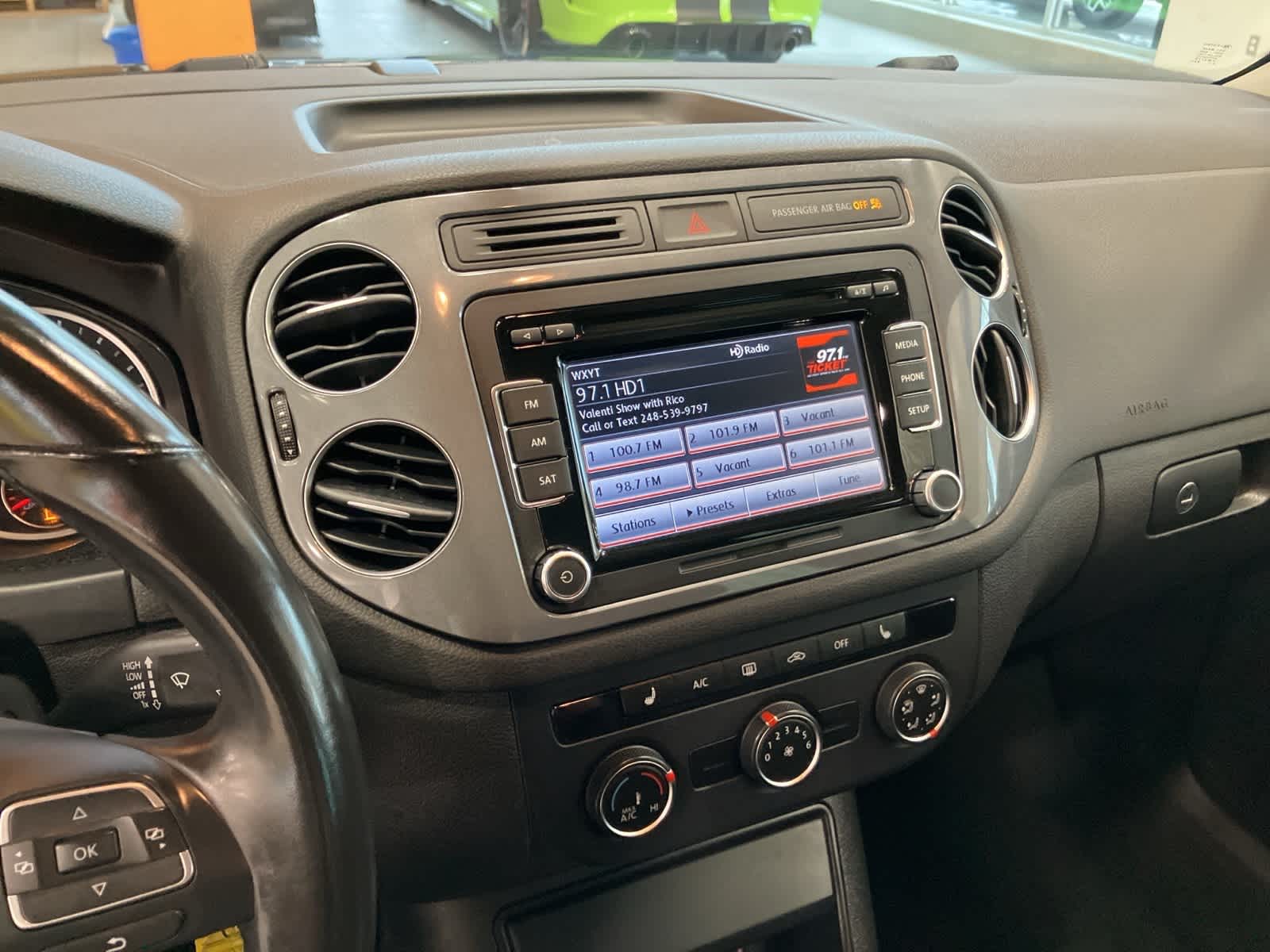 Thumbnail: 2013 Volkswagen Tiguan - 17