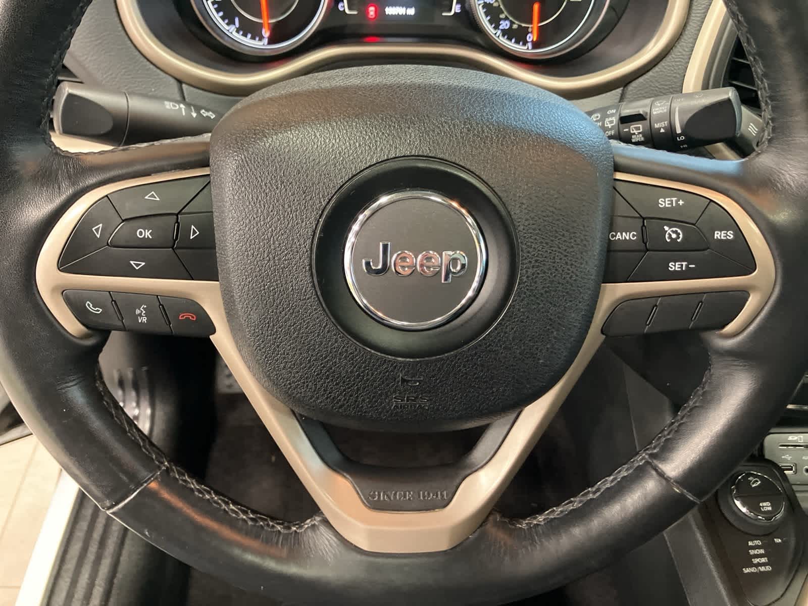 Thumbnail: 2016 Jeep Cherokee - 17