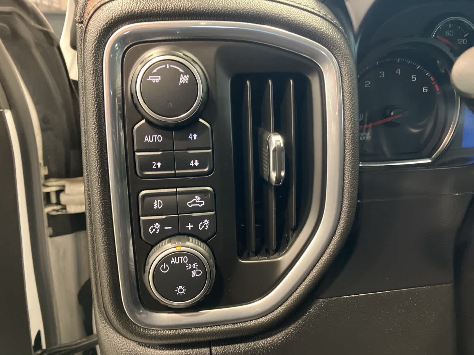 Thumbnail: 2019 Chevrolet Silverado 1500 - 14