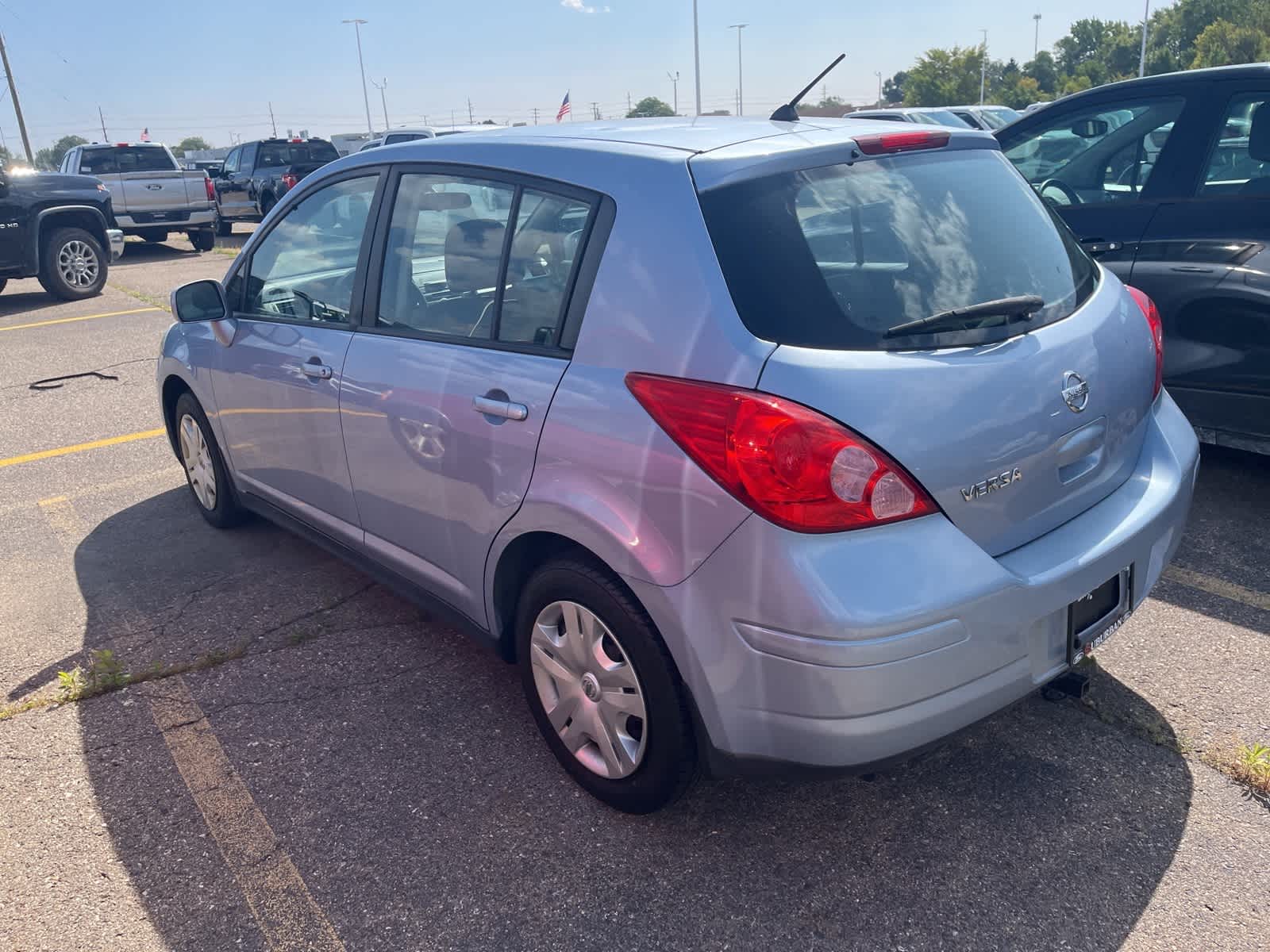 Thumbnail: 2010 Nissan Versa - 8
