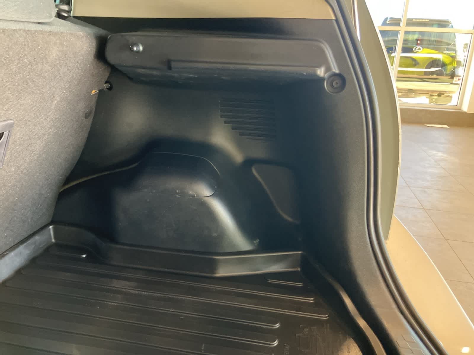 Thumbnail: 2012 Toyota Prius c - 27