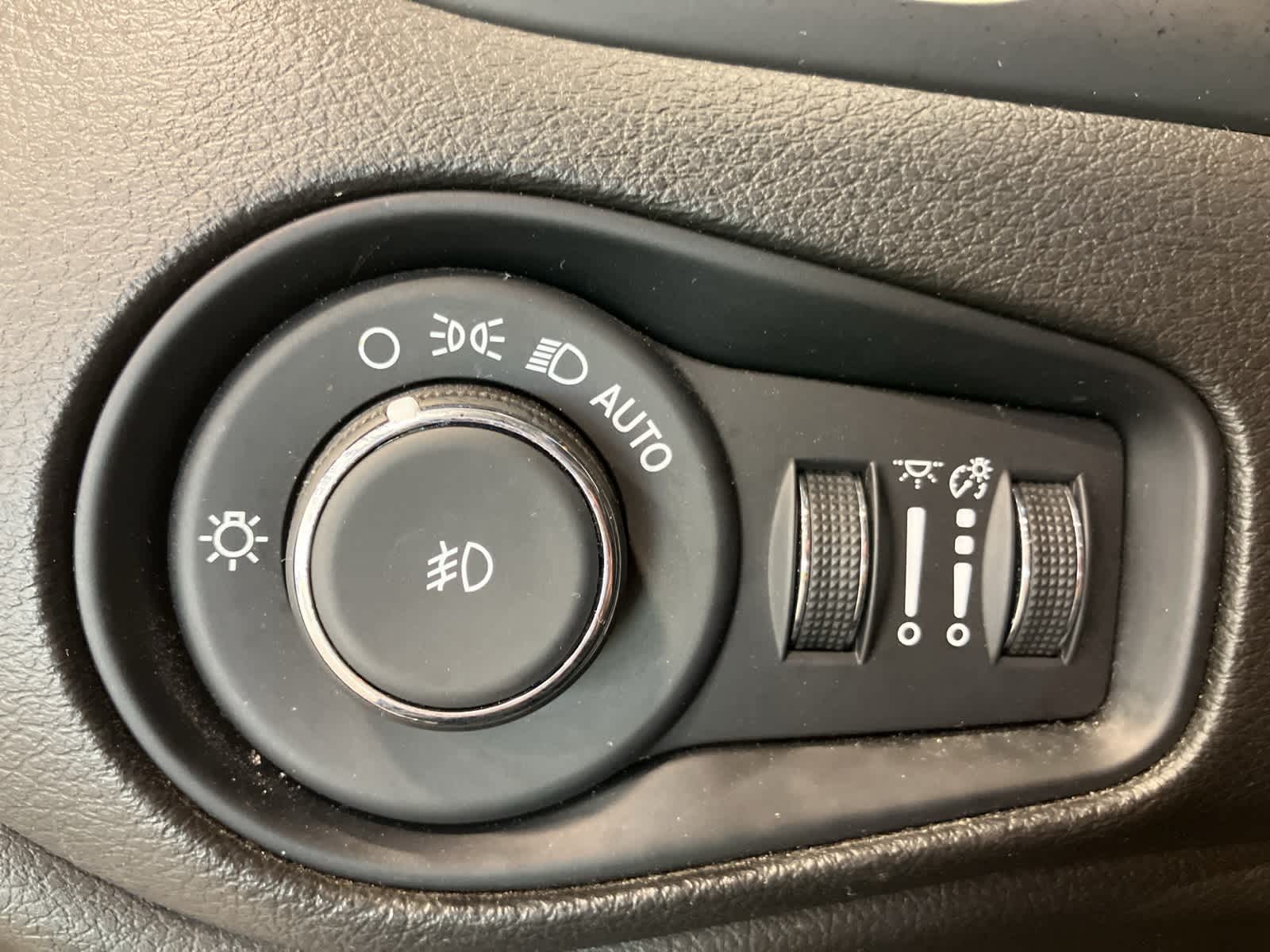 Thumbnail: 2022 Jeep Renegade - 12