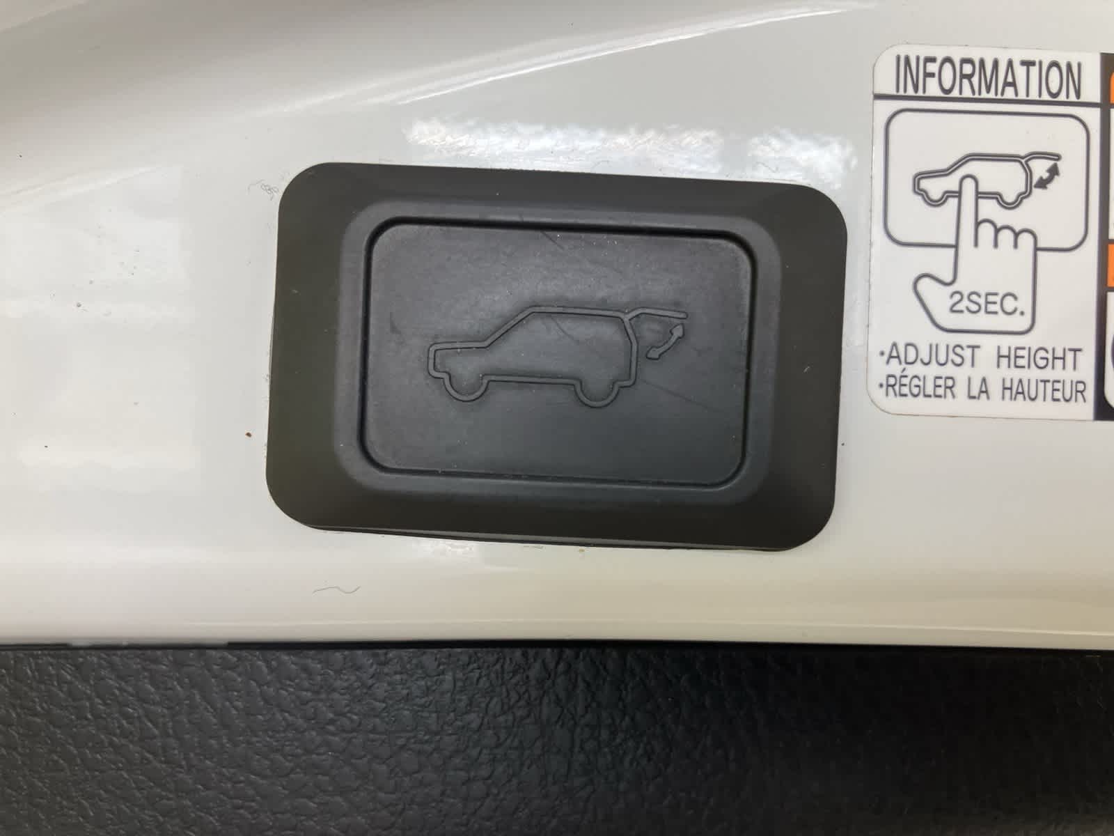 Thumbnail: 2017 Toyota RAV4 - 27