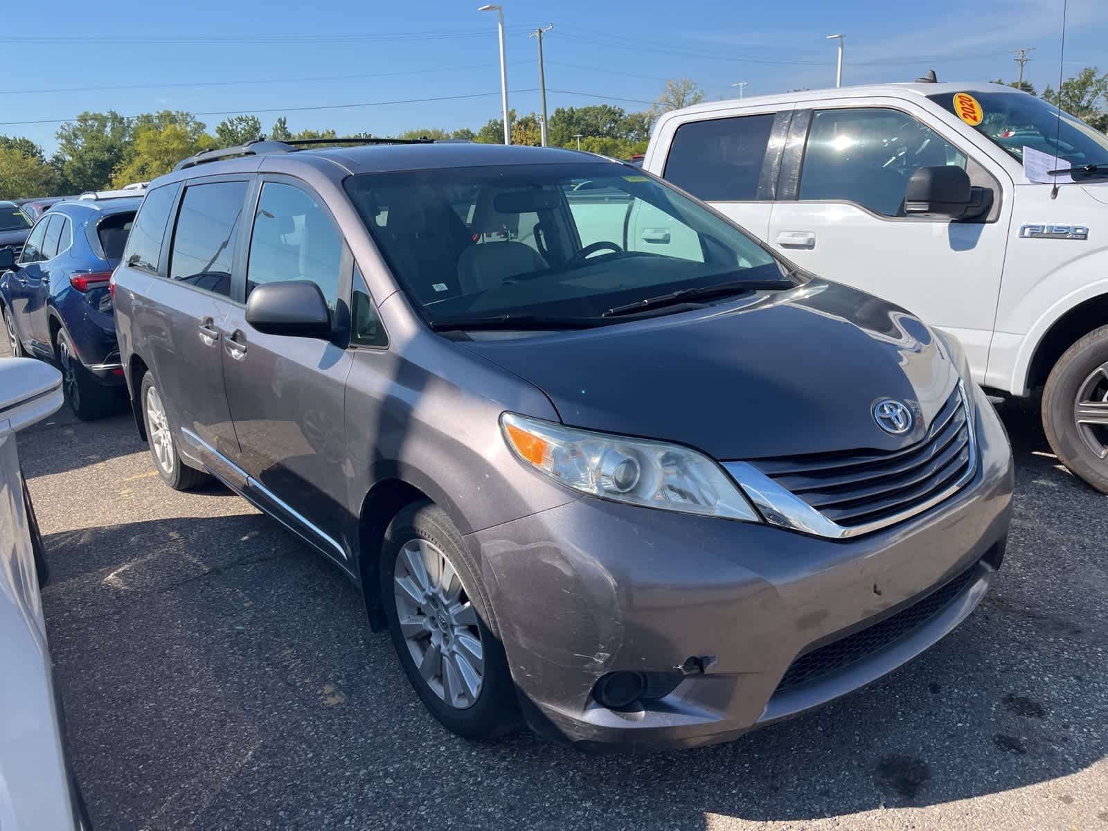 Thumbnail: 2015 Toyota Sienna - 19