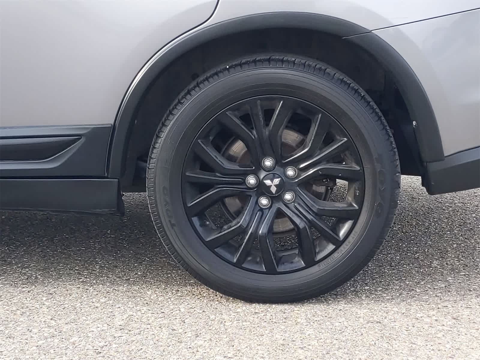 2019 Mitsubishi Outlander LE 14