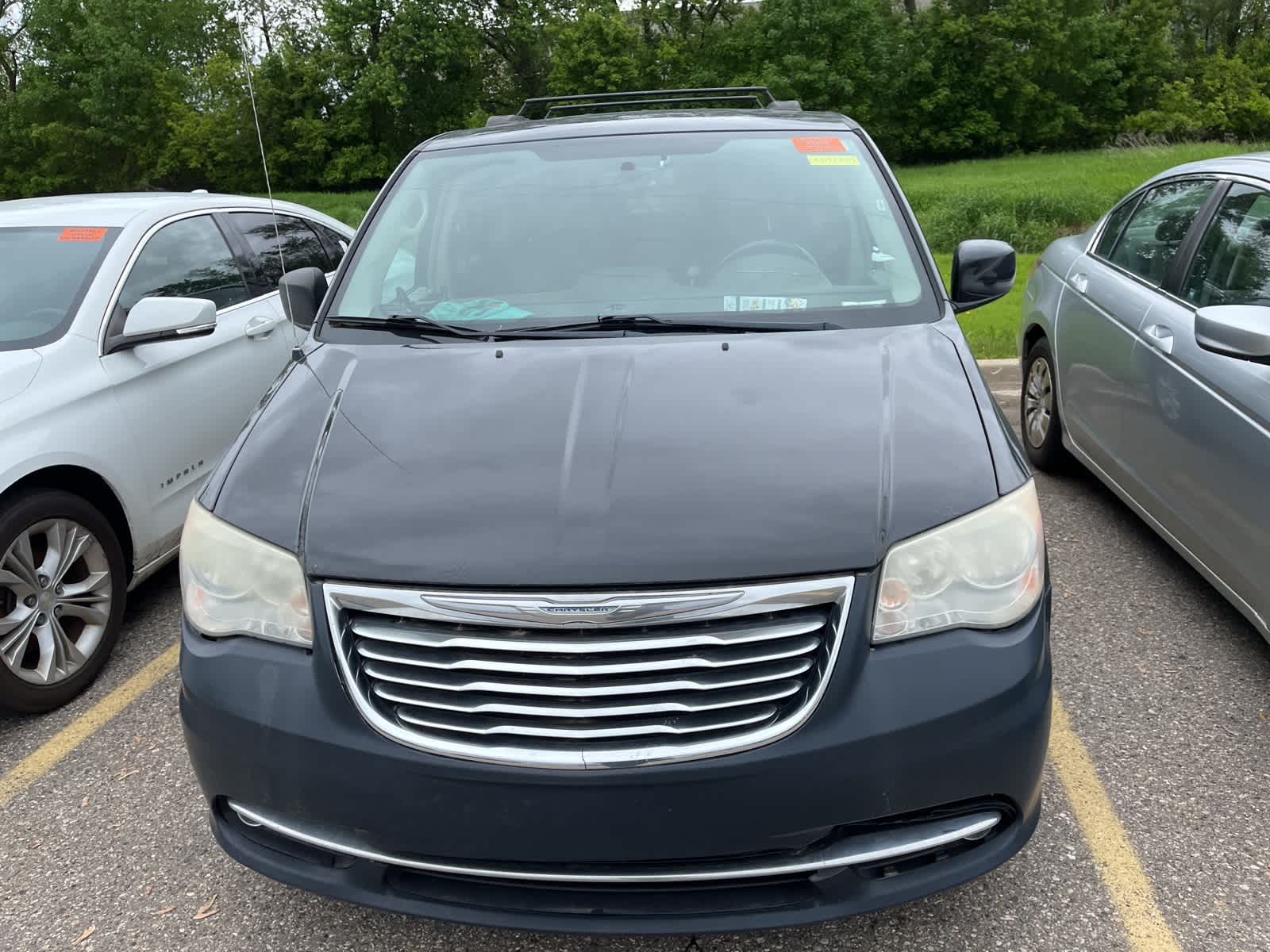 Thumbnail: 2012 Chrysler Town & Country - 23
