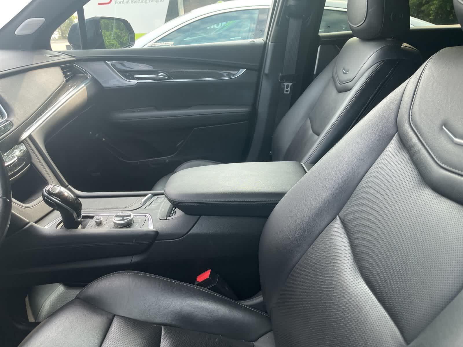 Thumbnail: 2021 Cadillac XT5 - 22