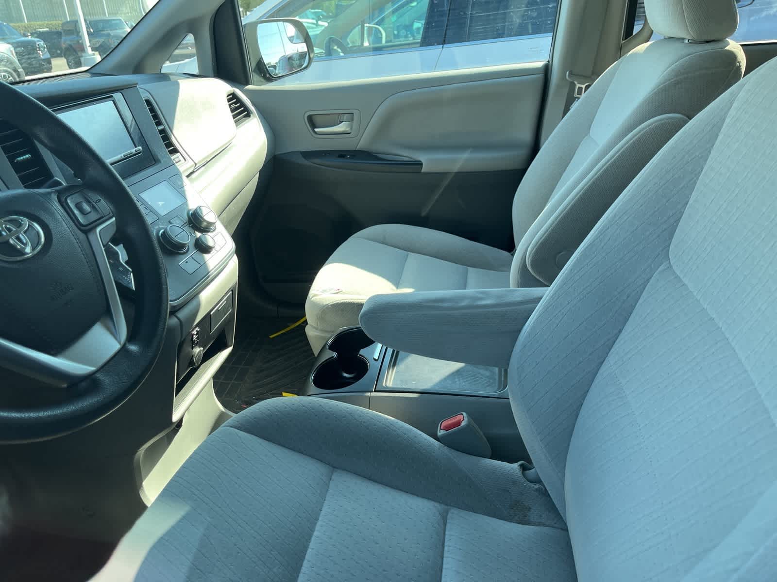 Thumbnail: 2015 Toyota Sienna - 25