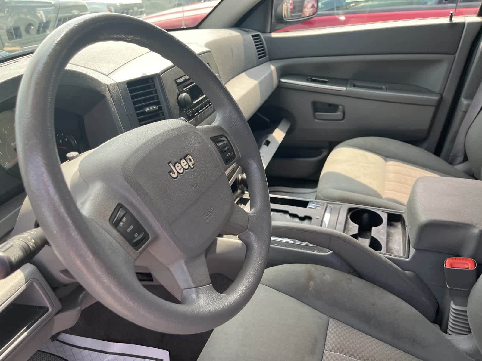 Thumbnail: 2005 Jeep Grand Cherokee - 23