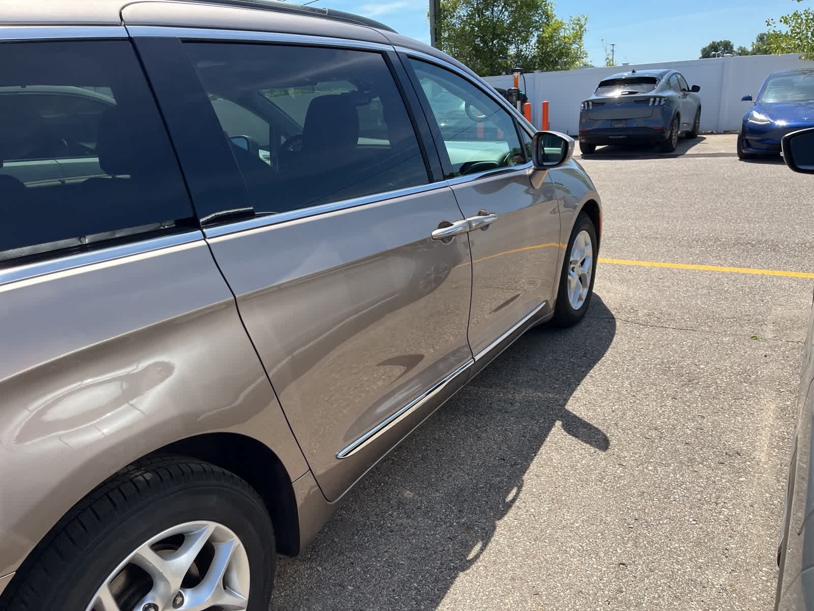 Thumbnail: 2017 Chrysler Pacifica - 15