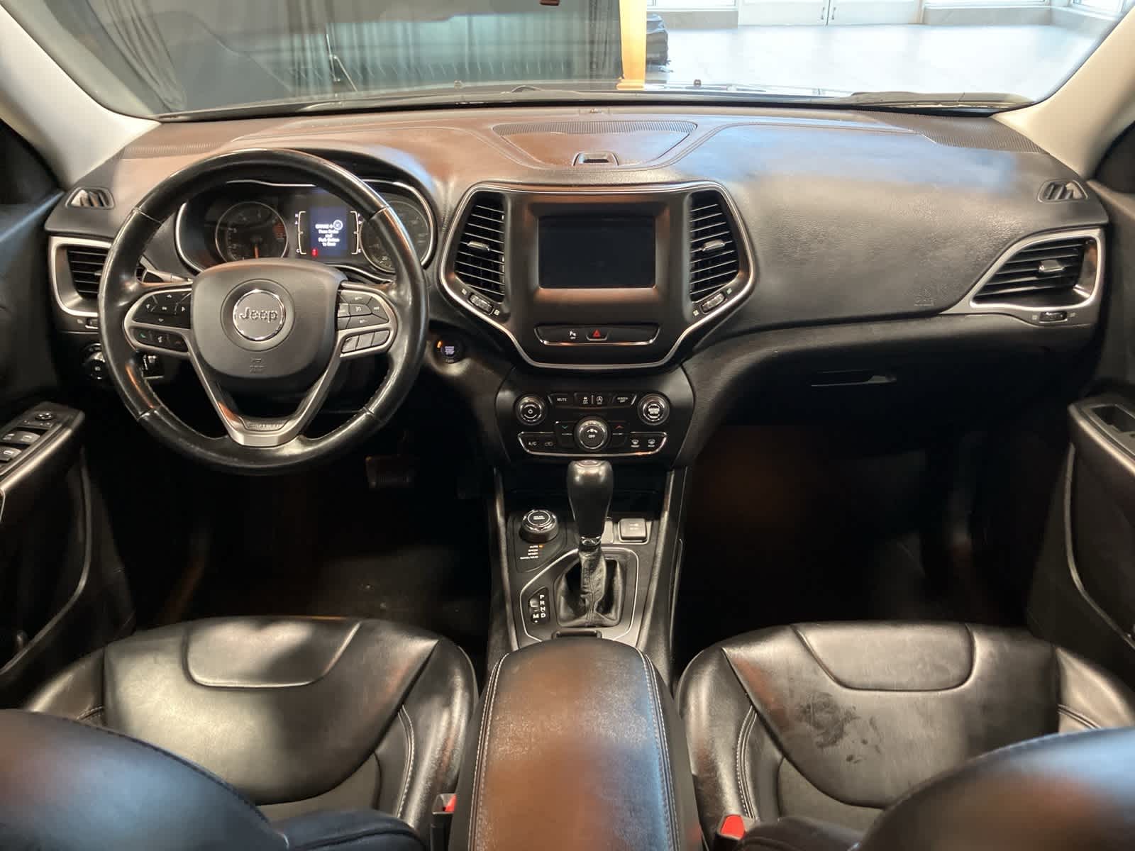 Thumbnail: 2020 Jeep Cherokee - 23